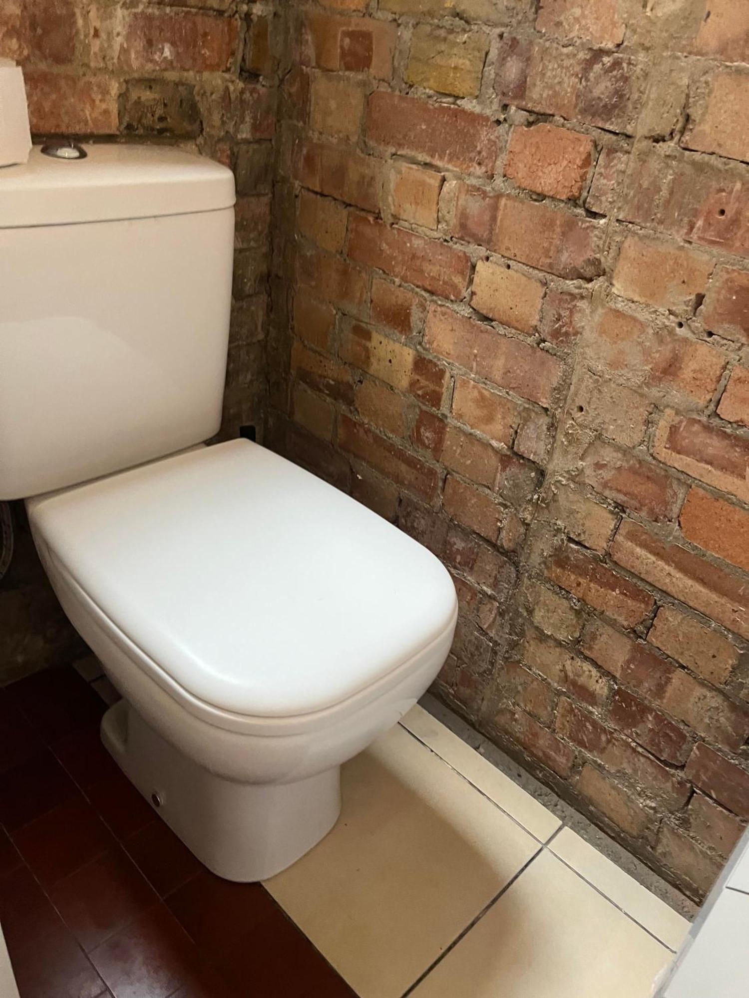 The Walrus Bar&hostel * London