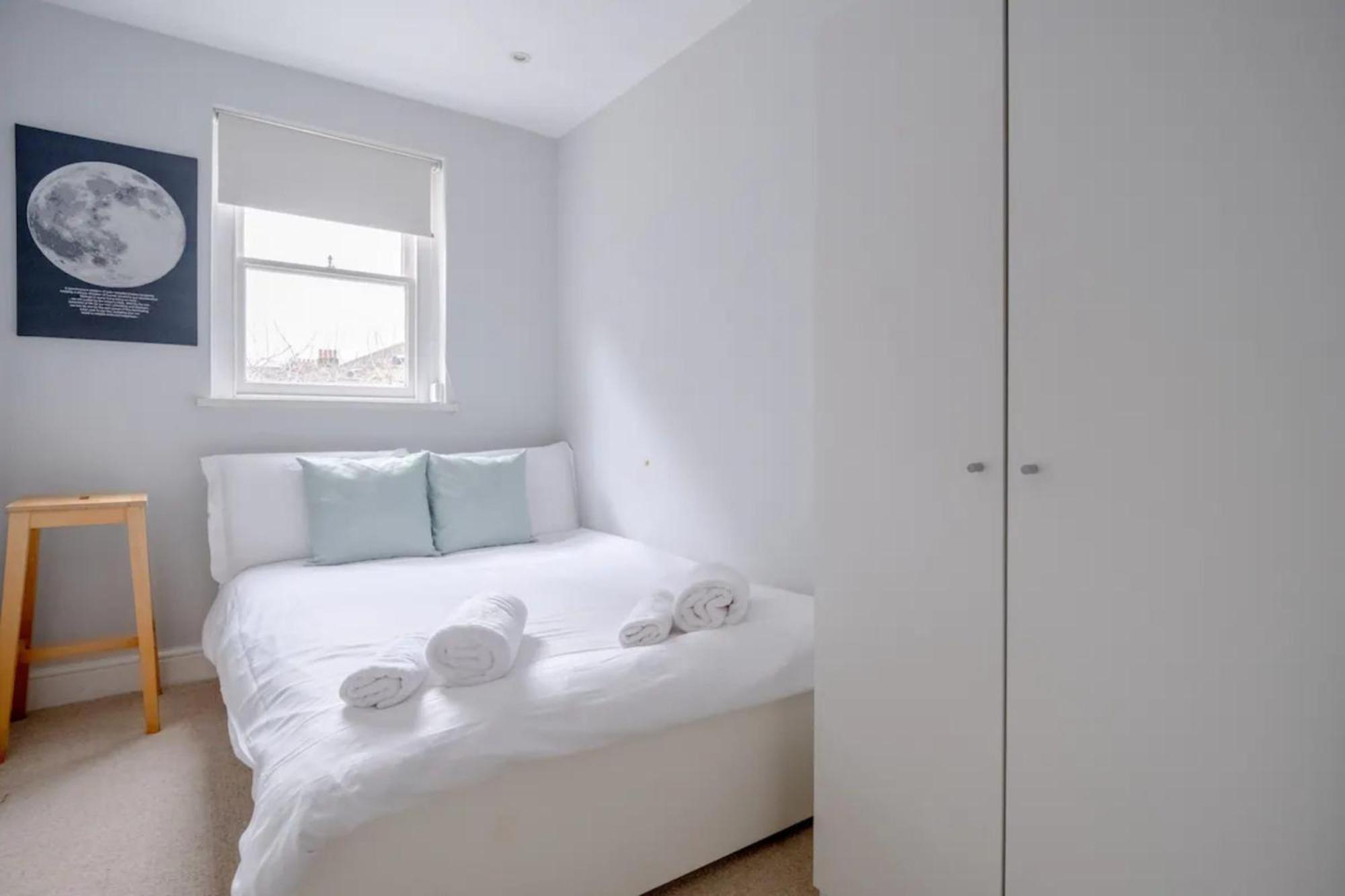 Airy 2 Bedroom Next To Clapham Common Apartment