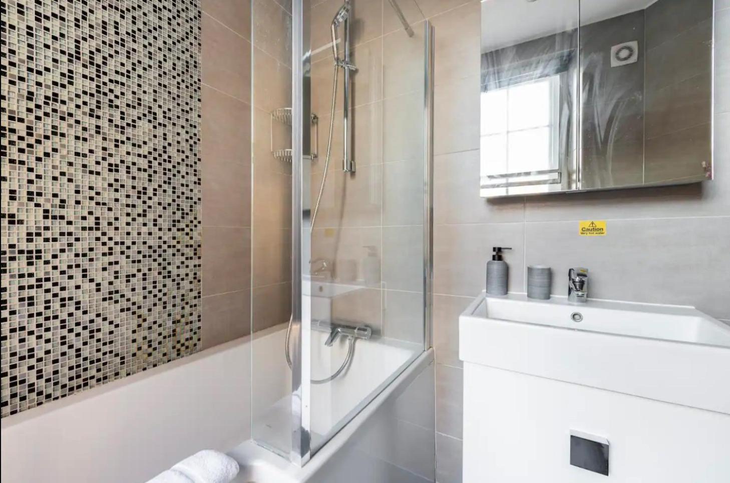 Stylish Flat In Heart Of *