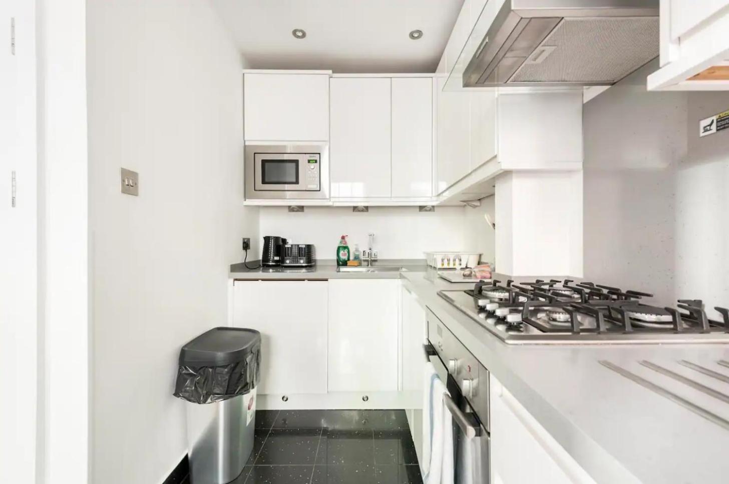 Stylish Flat In Heart Of * London