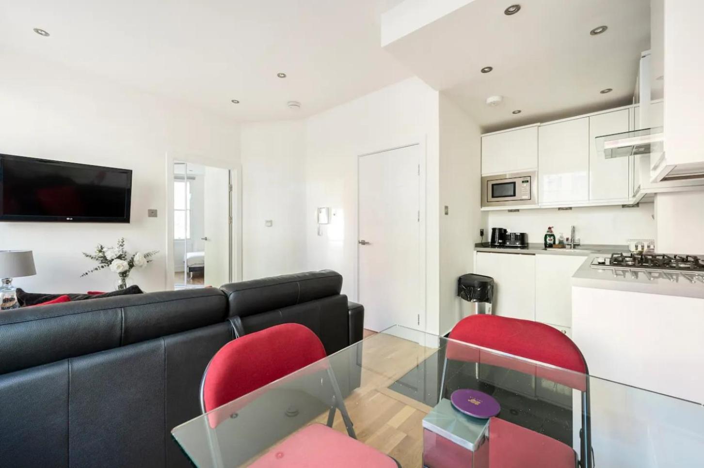Stylish Flat In Heart Of London