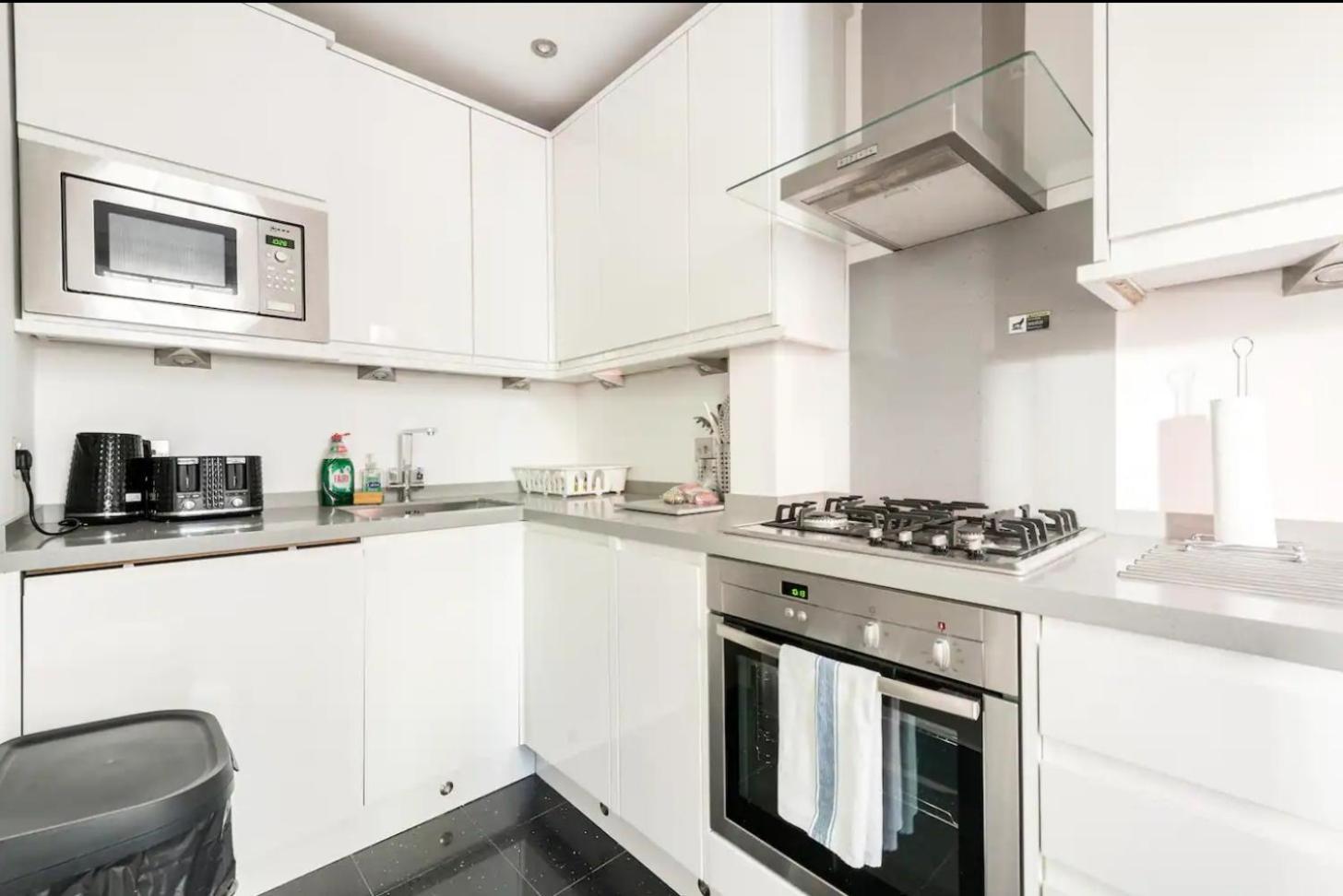 Stylish Flat In Heart Of Apartment London