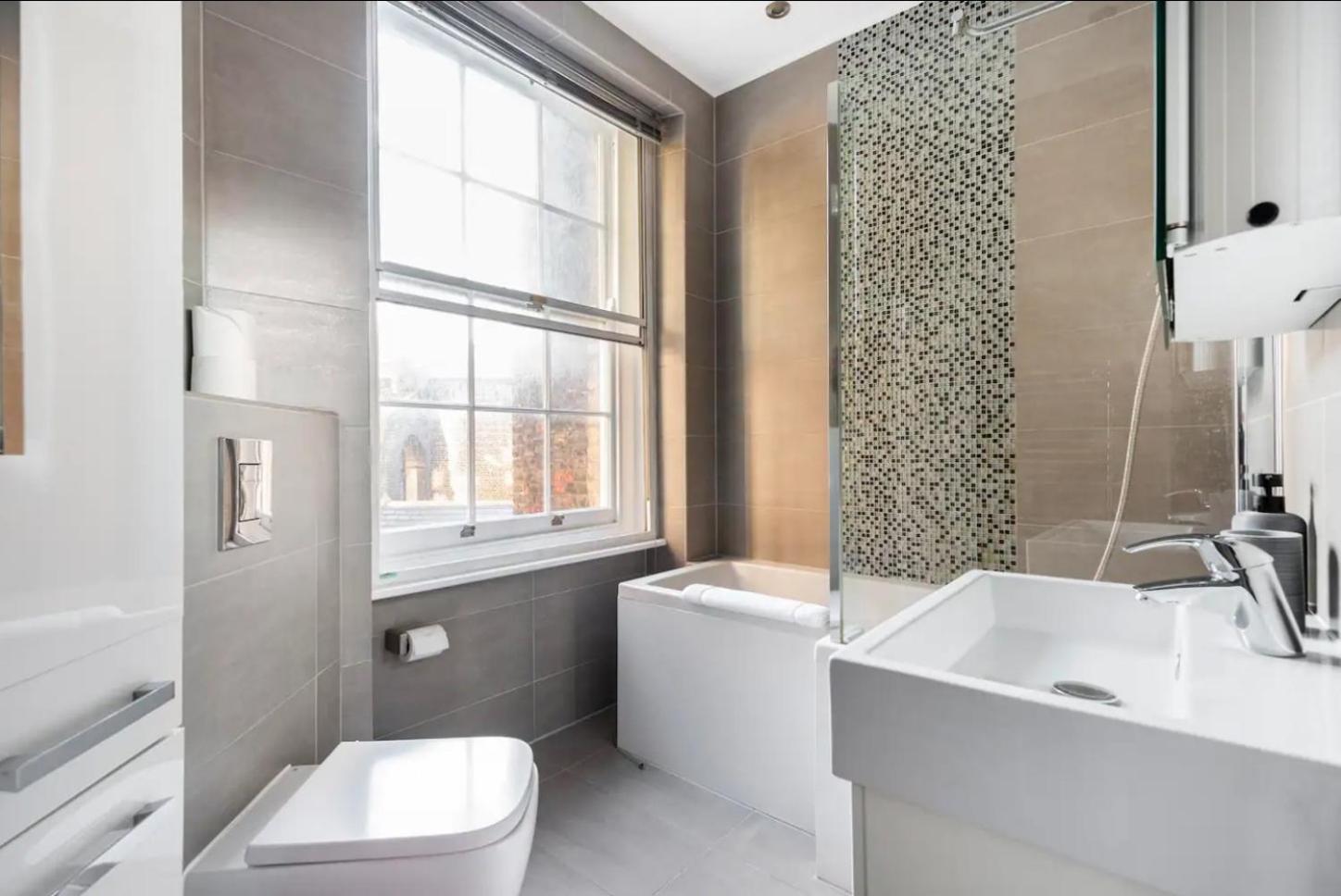 Stylish Flat In Heart Of