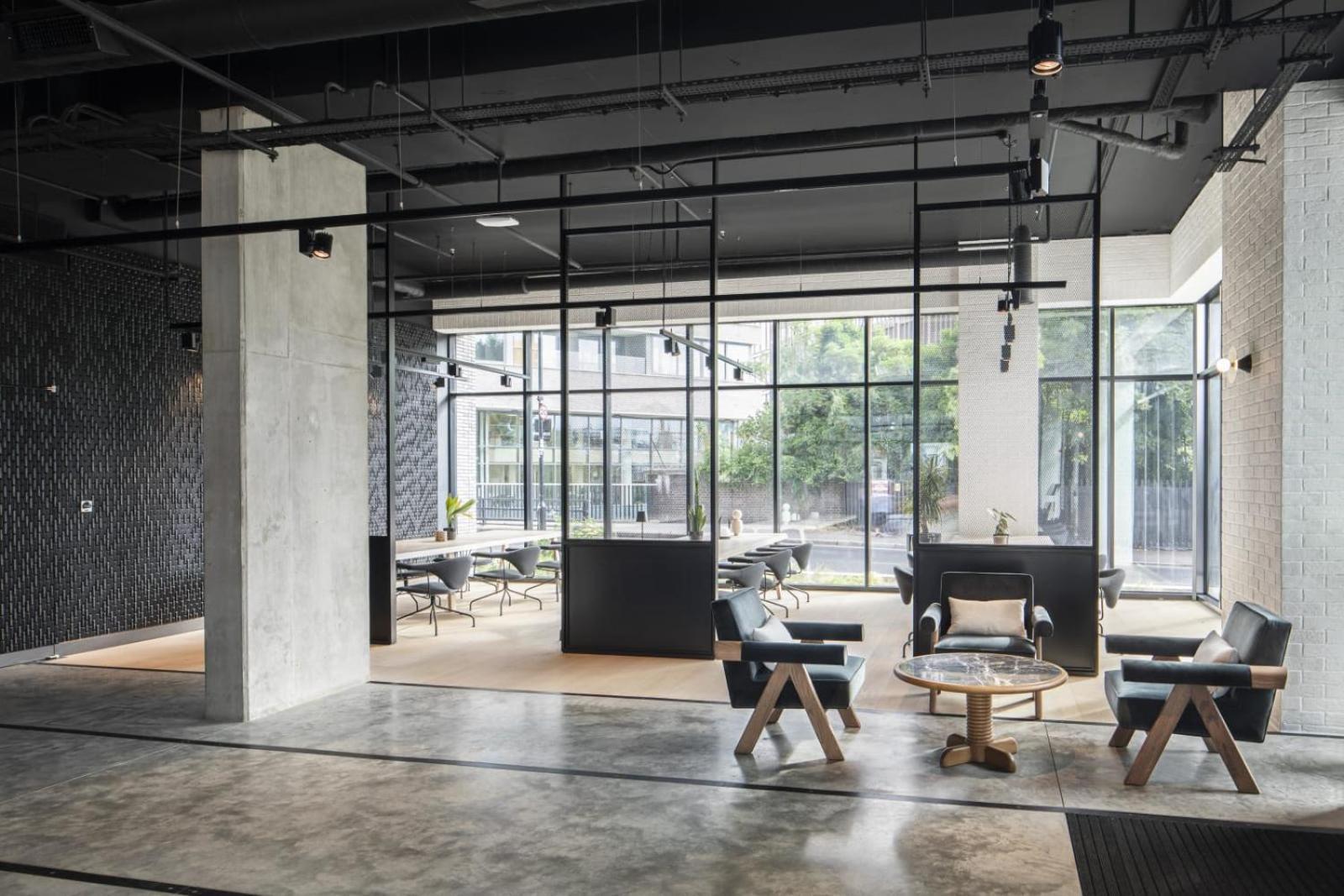 Modern At Enclave Located In Central * Londra