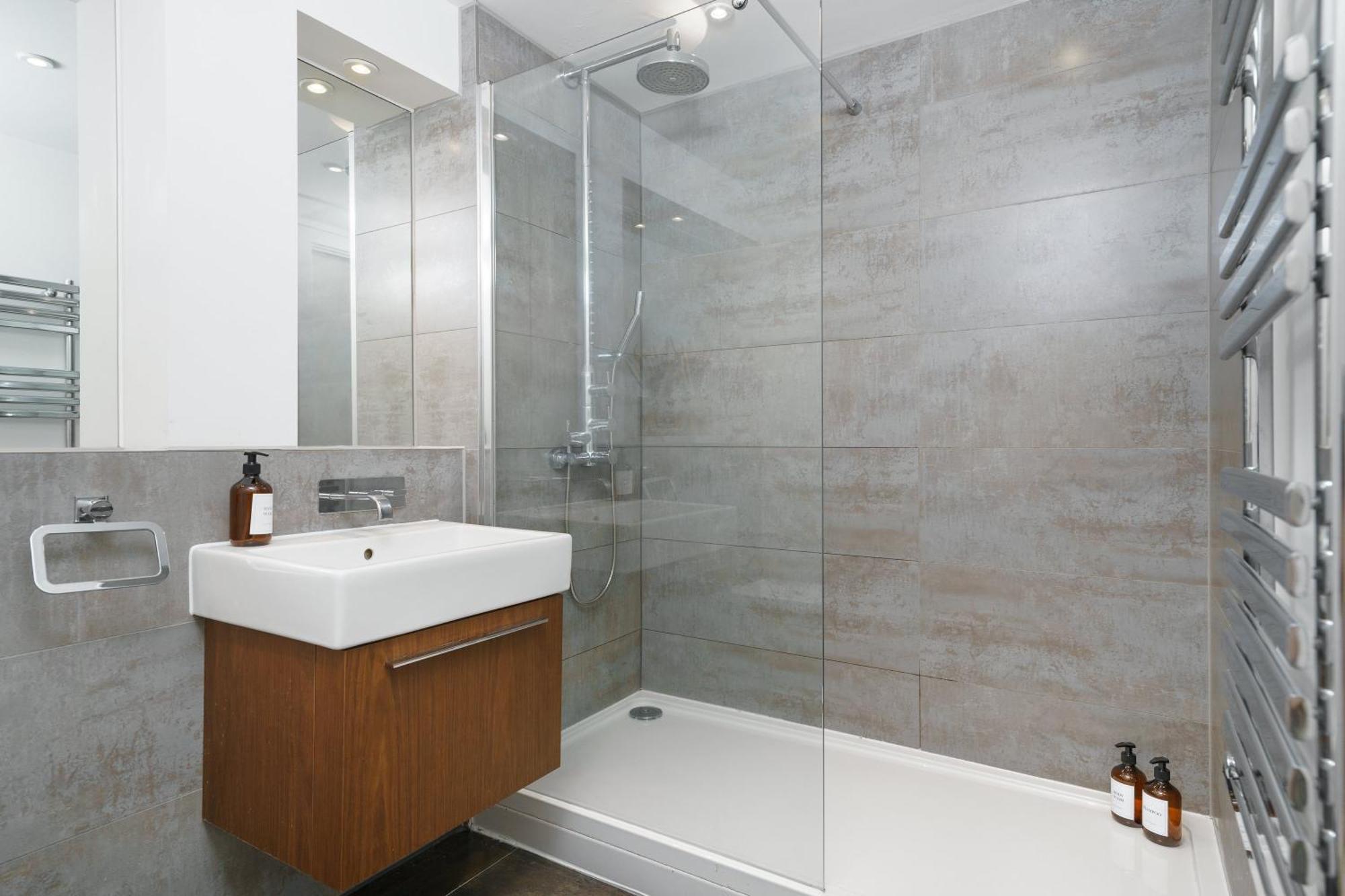 Trafalgar Sq 1 Bedr, 3 Beds Sleeps 6 Appartamento *