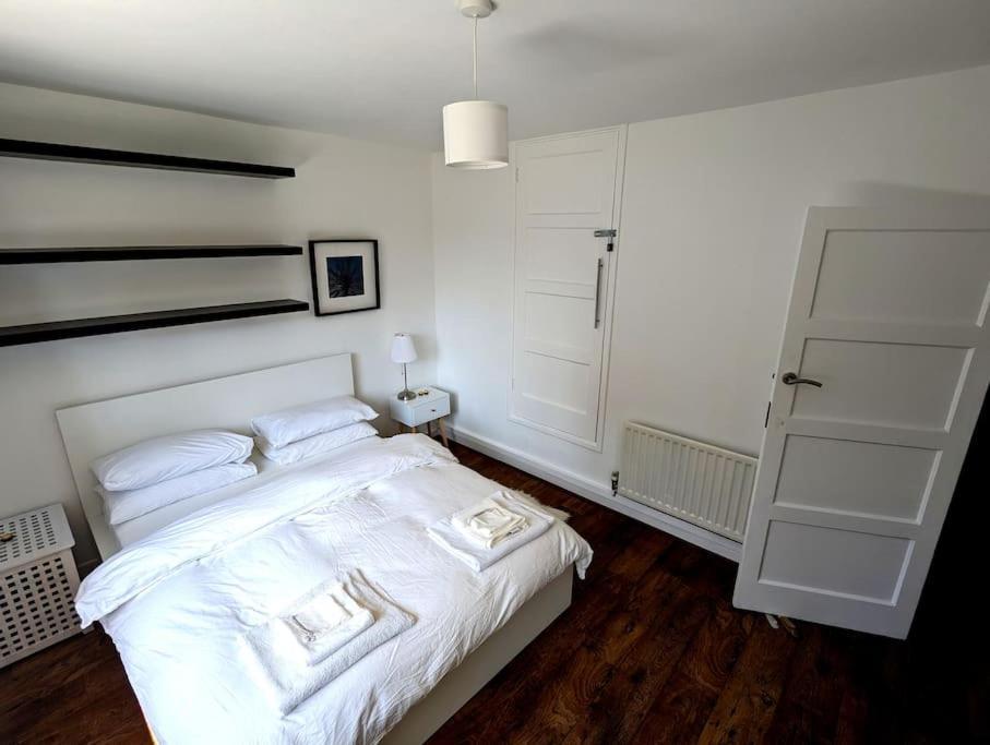 Charming 2-bed Garden Flat Apartment London