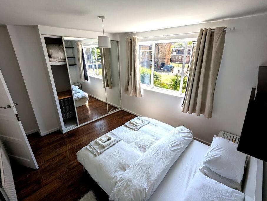 Charming 2-bed Garden Flat * London