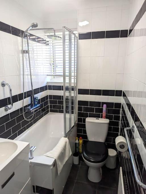 Apartment Charming 2-bed Garden Flat