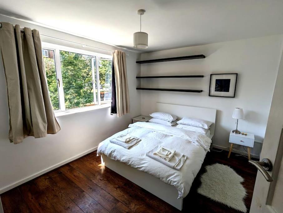 Charming 2-bed Garden Flat Apartment London