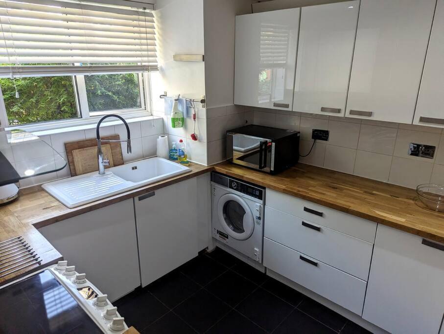 Apartment Charming 2-bed Garden Flat *
