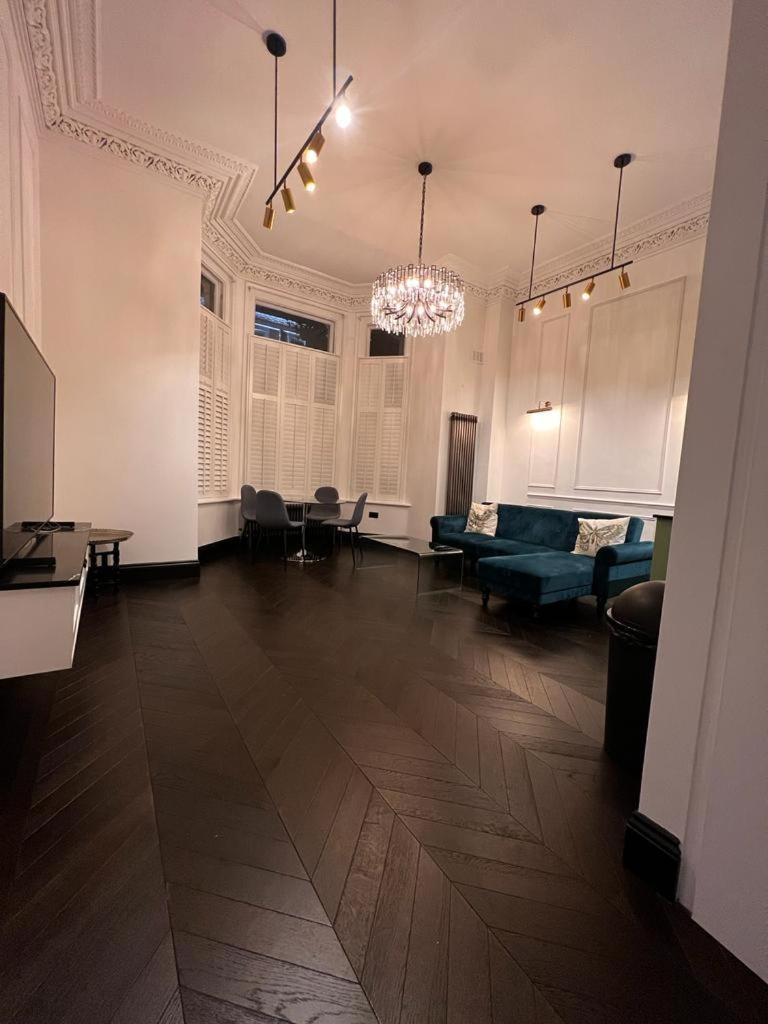Earl's Court Luxe Apartment London