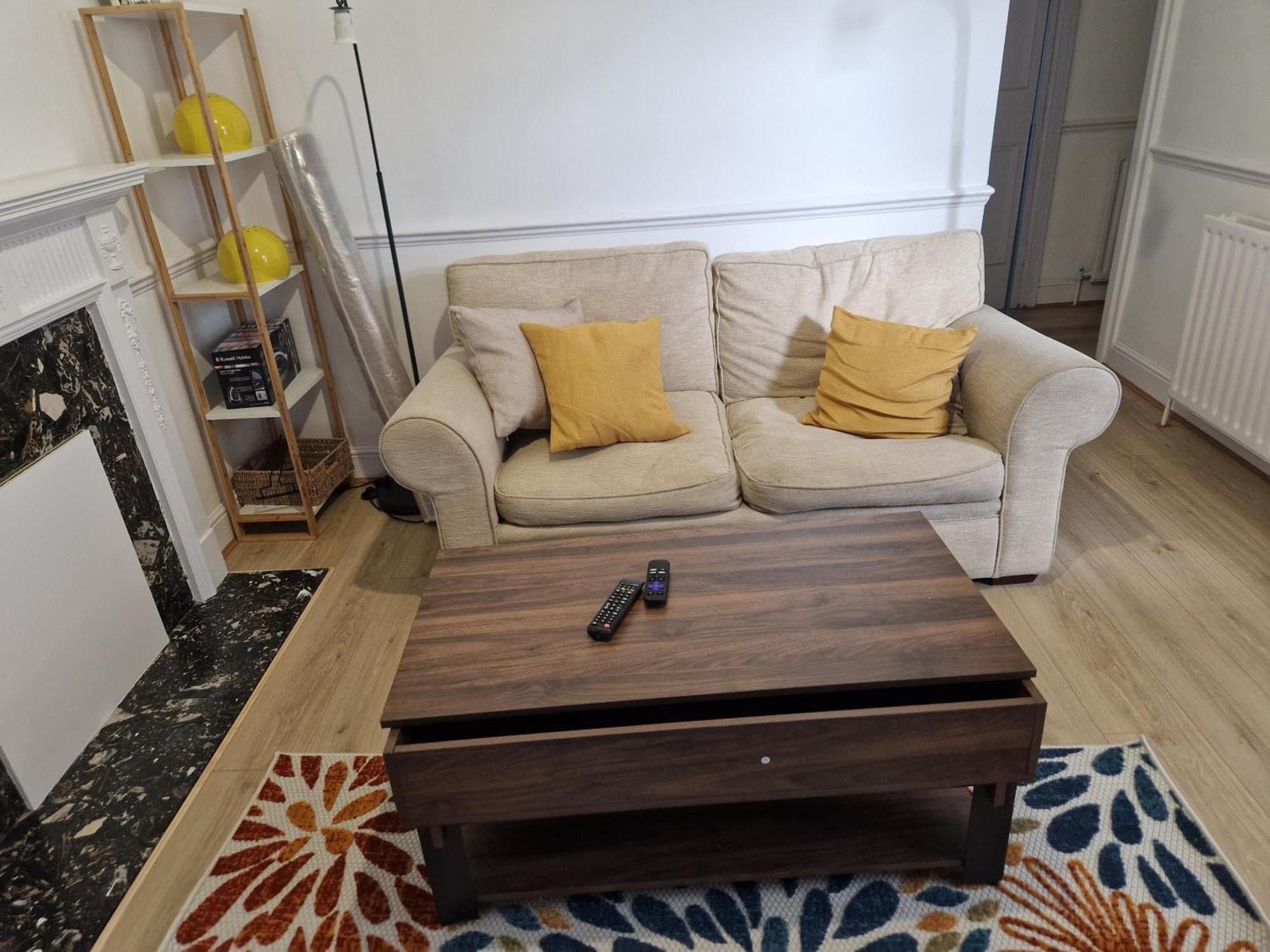 A Lovely One Bedroom In Hither Lane Leilighet London