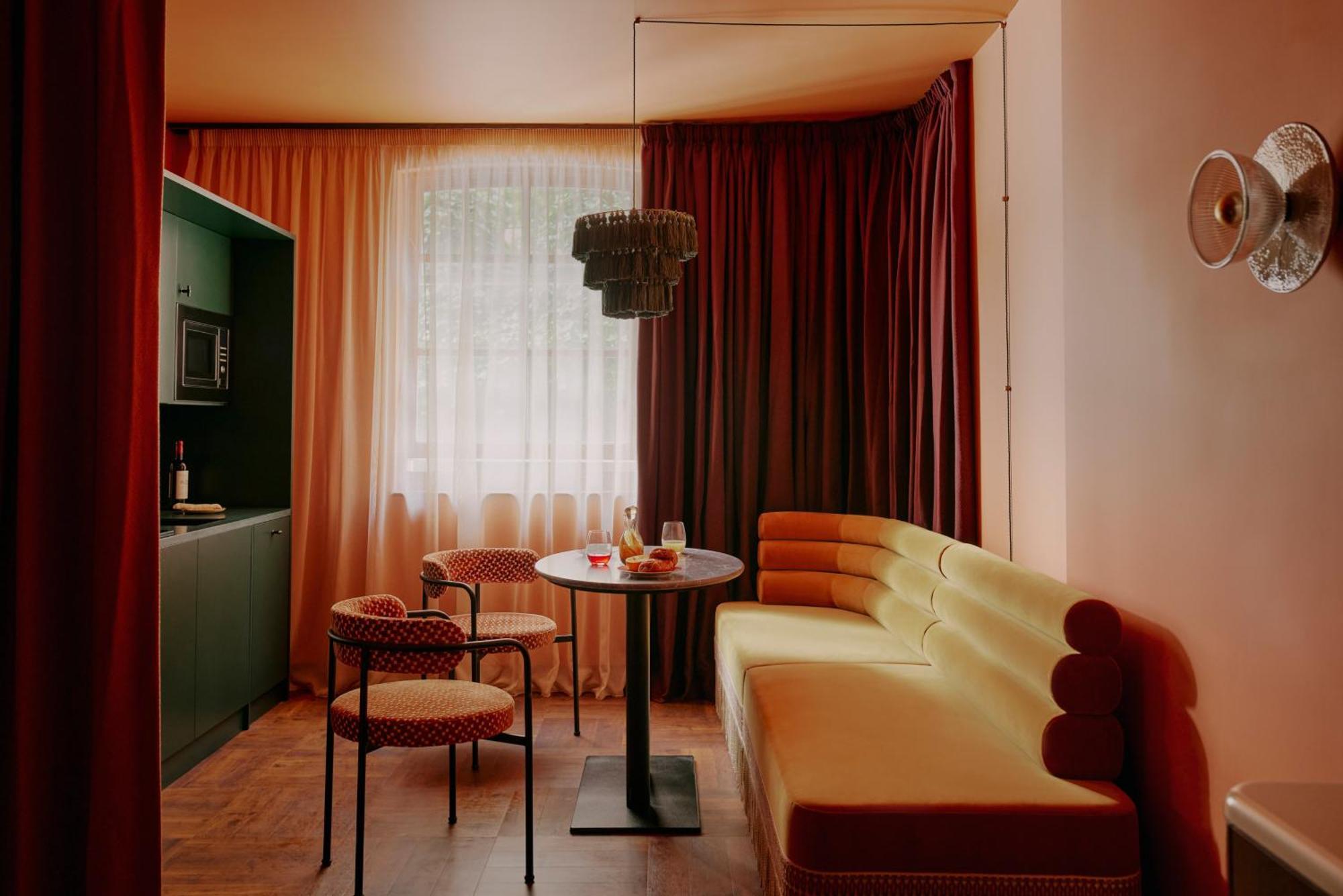 Hotel Ember Locke Kensington 4*