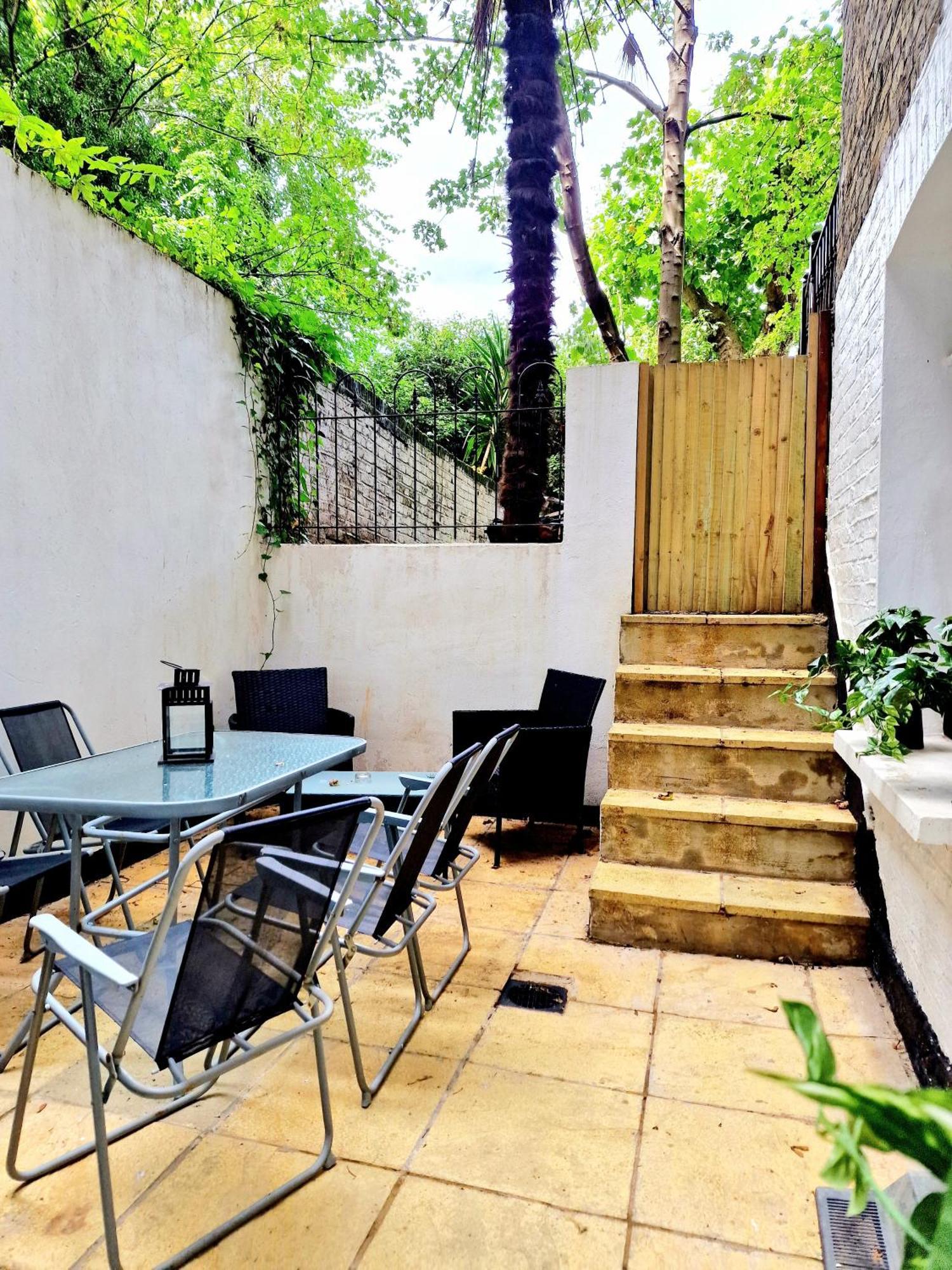 Spacious & Cosy 2 Bedroom 2 Sofa-beds With Private Entrance And Back Patio, 3 Min Walk To Earl's Court Station