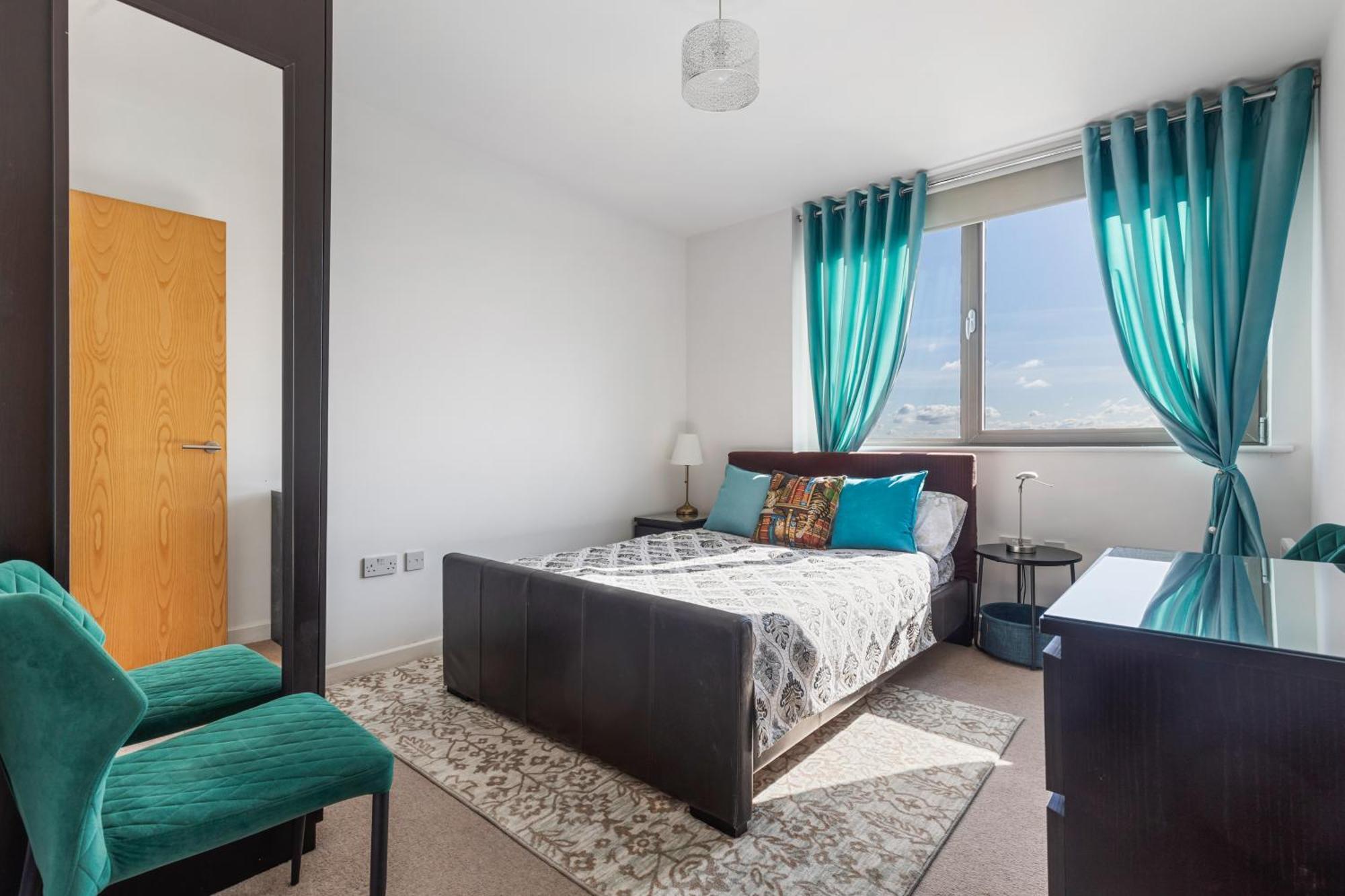 View Apartment, Short Walk To Tower Bridge, Free Parking Londen
