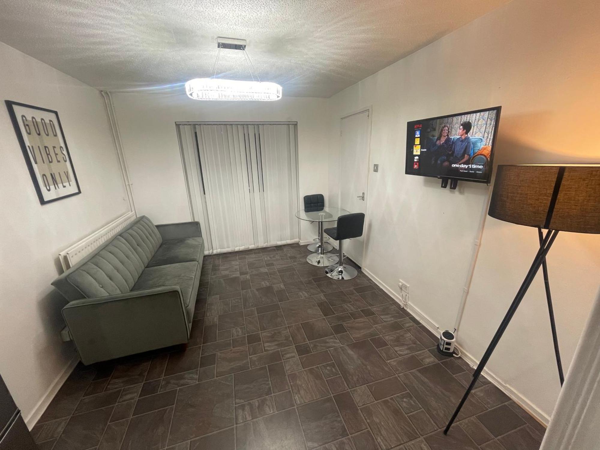 New! 4 Bedroom House With Garden And Lawn Londra