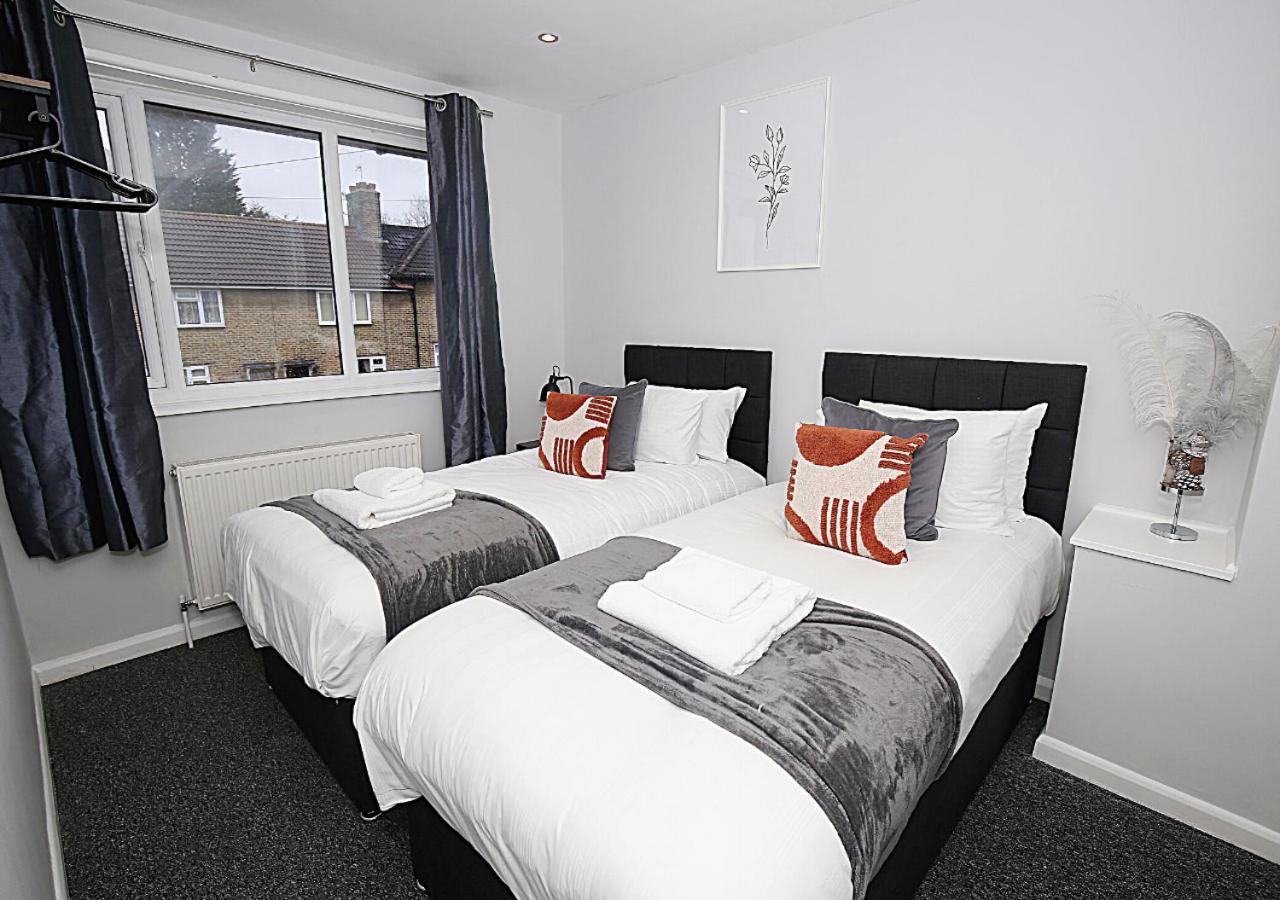 3-bed House With Parking Near O2 Appartement