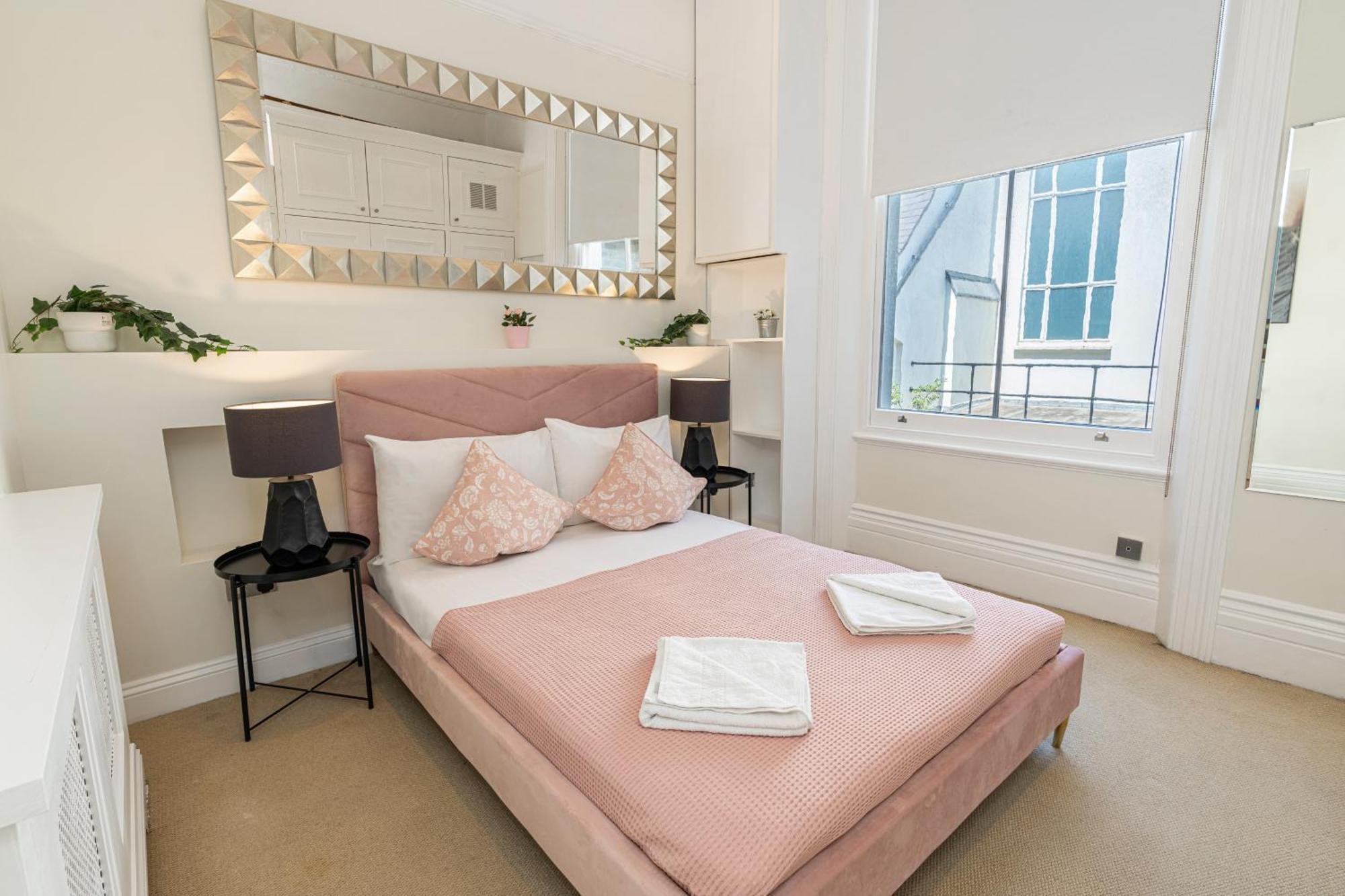 Kensington & Chelsea Apartment