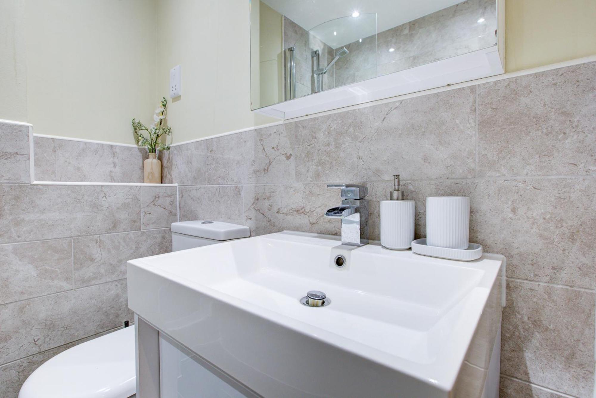 Spacious & Modern 2 Bed Sleeps 5 In Walthamstow Appartement *