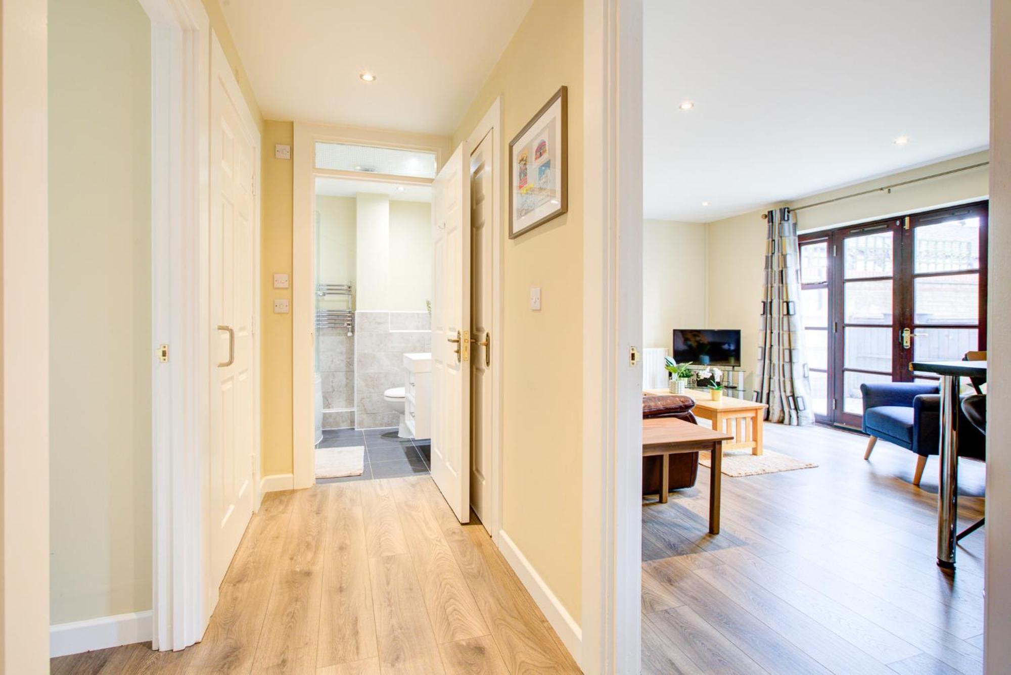 Spacious & Modern 2 Bed Sleeps 5 In Walthamstow Appartement Londres