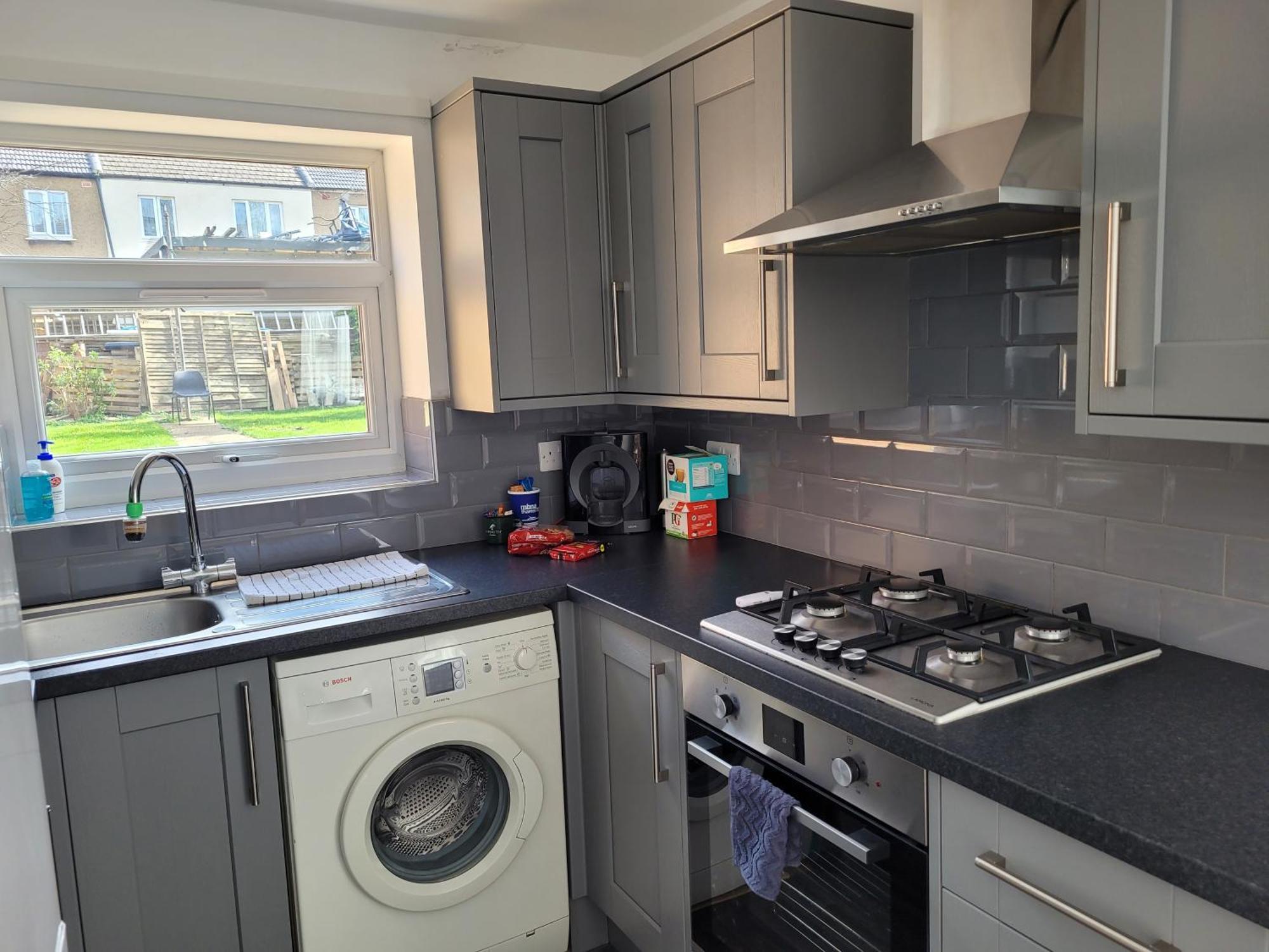Lovely 2-bed Fully Refurbished House In Ferienhaus *
