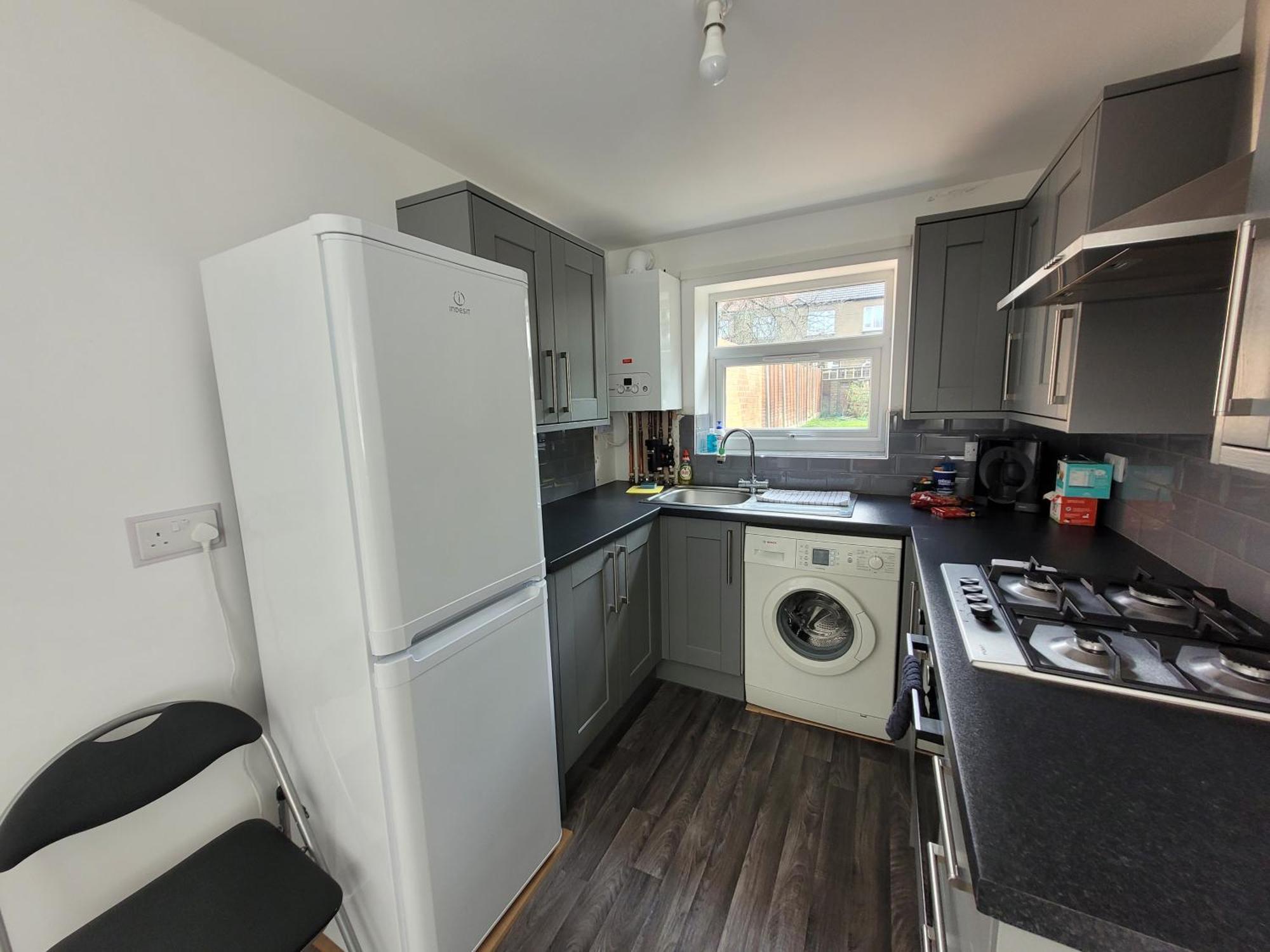 Ferienhaus Lovely 2-bed Fully Refurbished House In