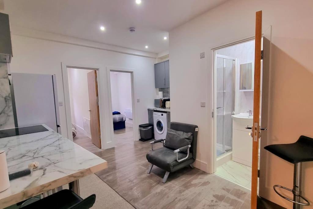 Appartement 2 Bed Cosy Flat Close To Bus & Tube Station *