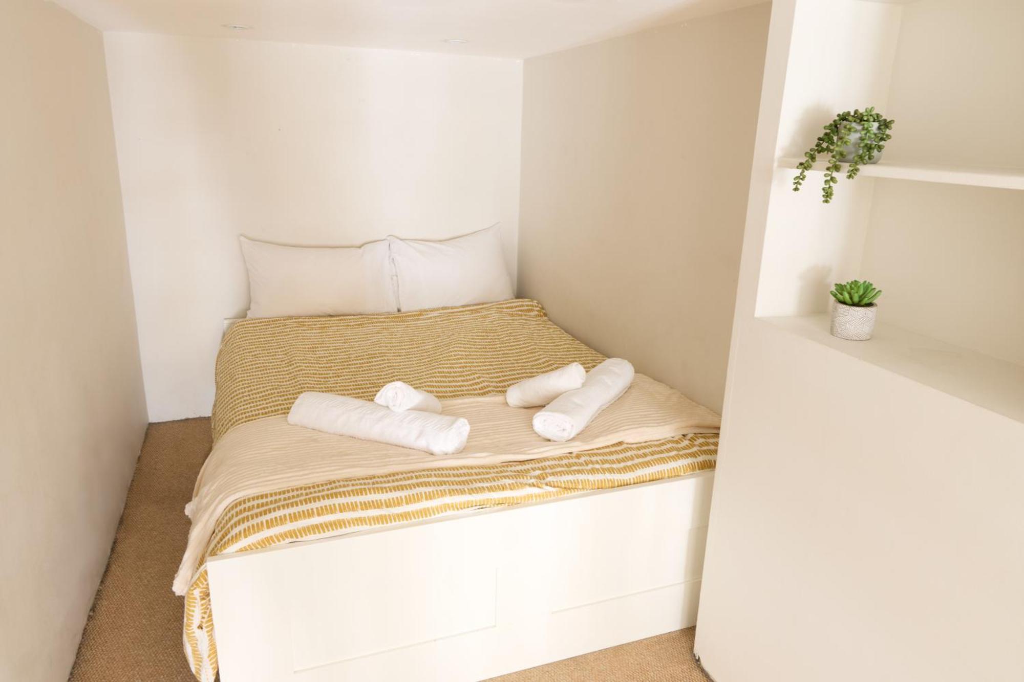 Apartment Charming 1-bed In