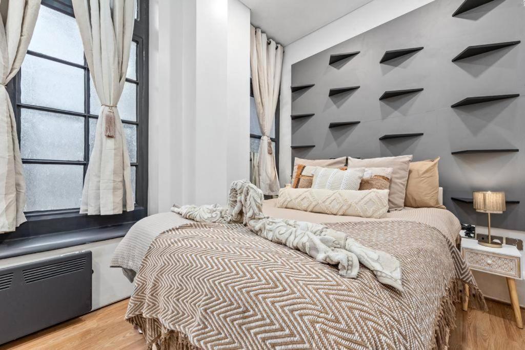 Two Bedroom Flat Right Opposite To Harrods Kb15 Leilighet