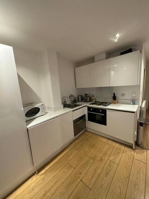 Piccadilly Living 1 Bedroom Flat In Vr11 Londres