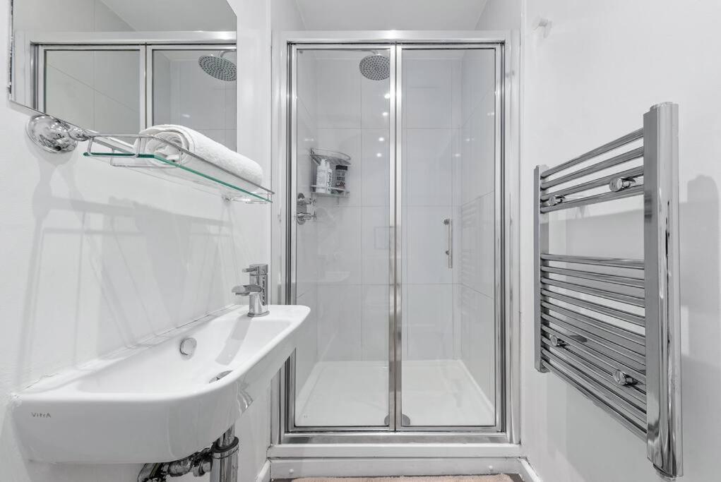 Piccadilly Living 1 Bedroom Flat In Vr11 Appartement *