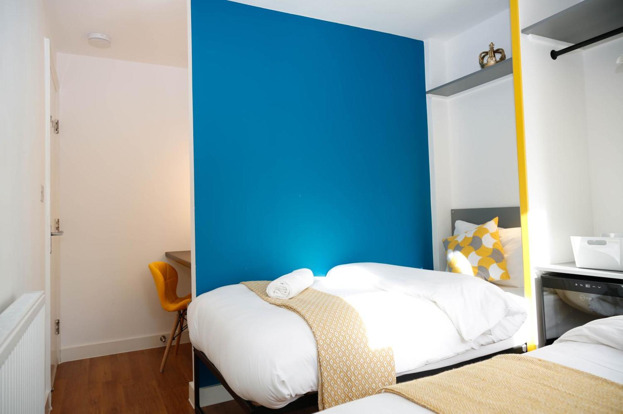 New Luxury In The Heart Of Next To Shops, Cafes, Bars & Metro With Shared Bathrooms Privatunterkunft *