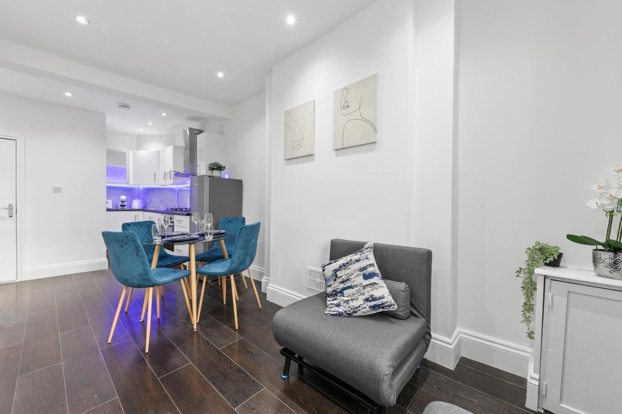Cosy 1 & 2 Bedroom Zone 1