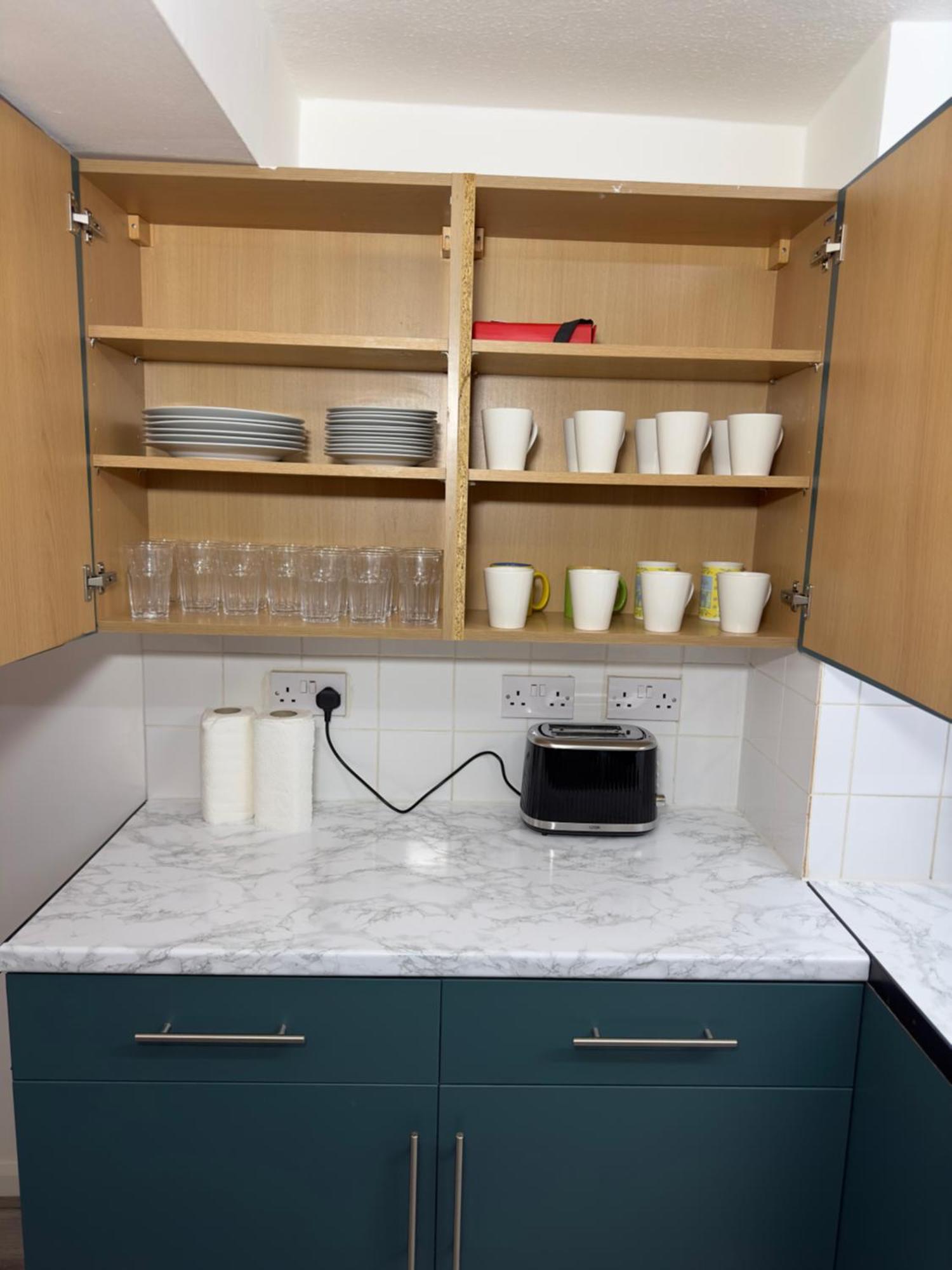 Newly Decorated 5-bed Hackney Townhouse * Londen
