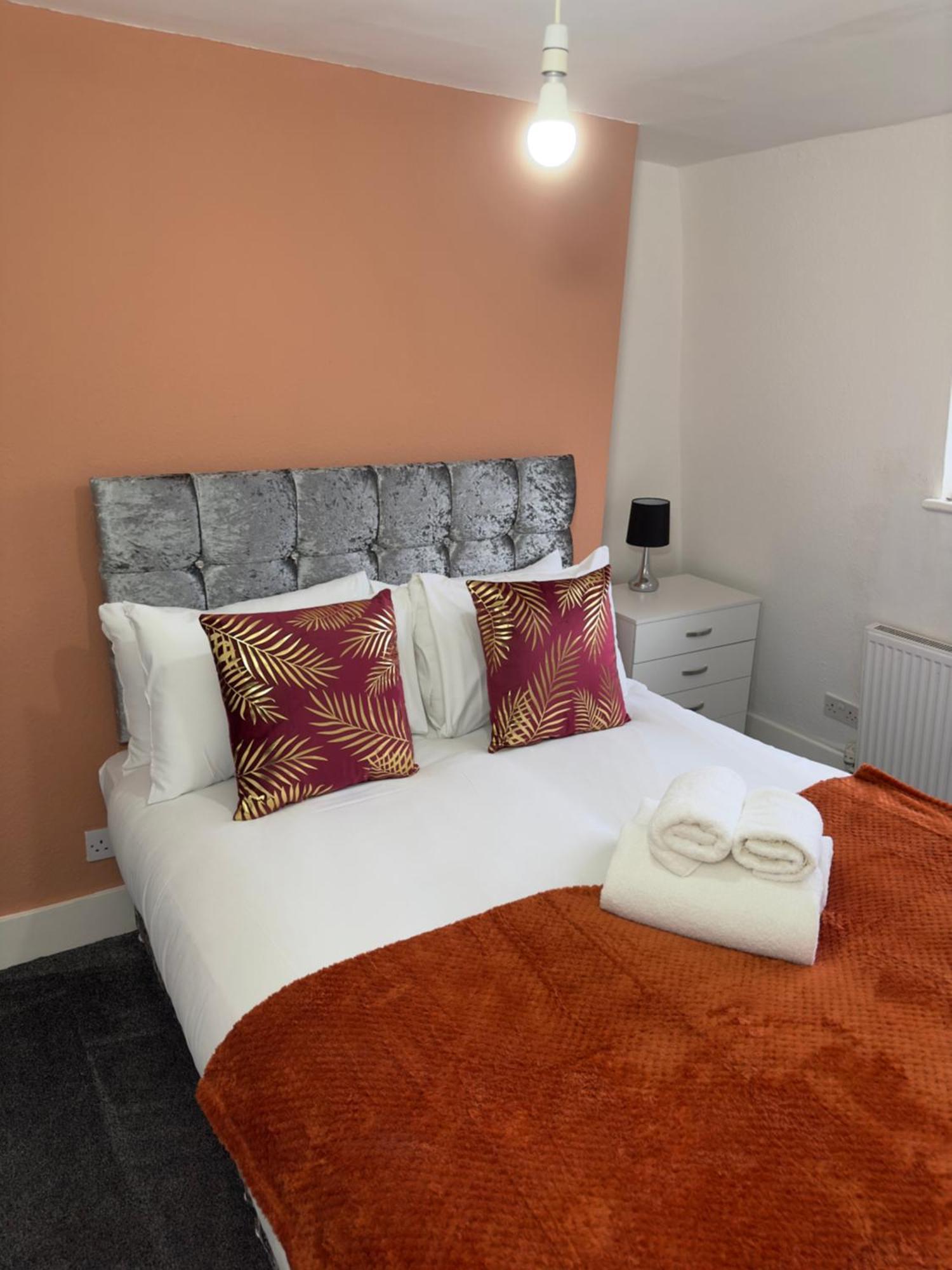 Newly Decorated 5-bed Hackney Townhouse Londen
