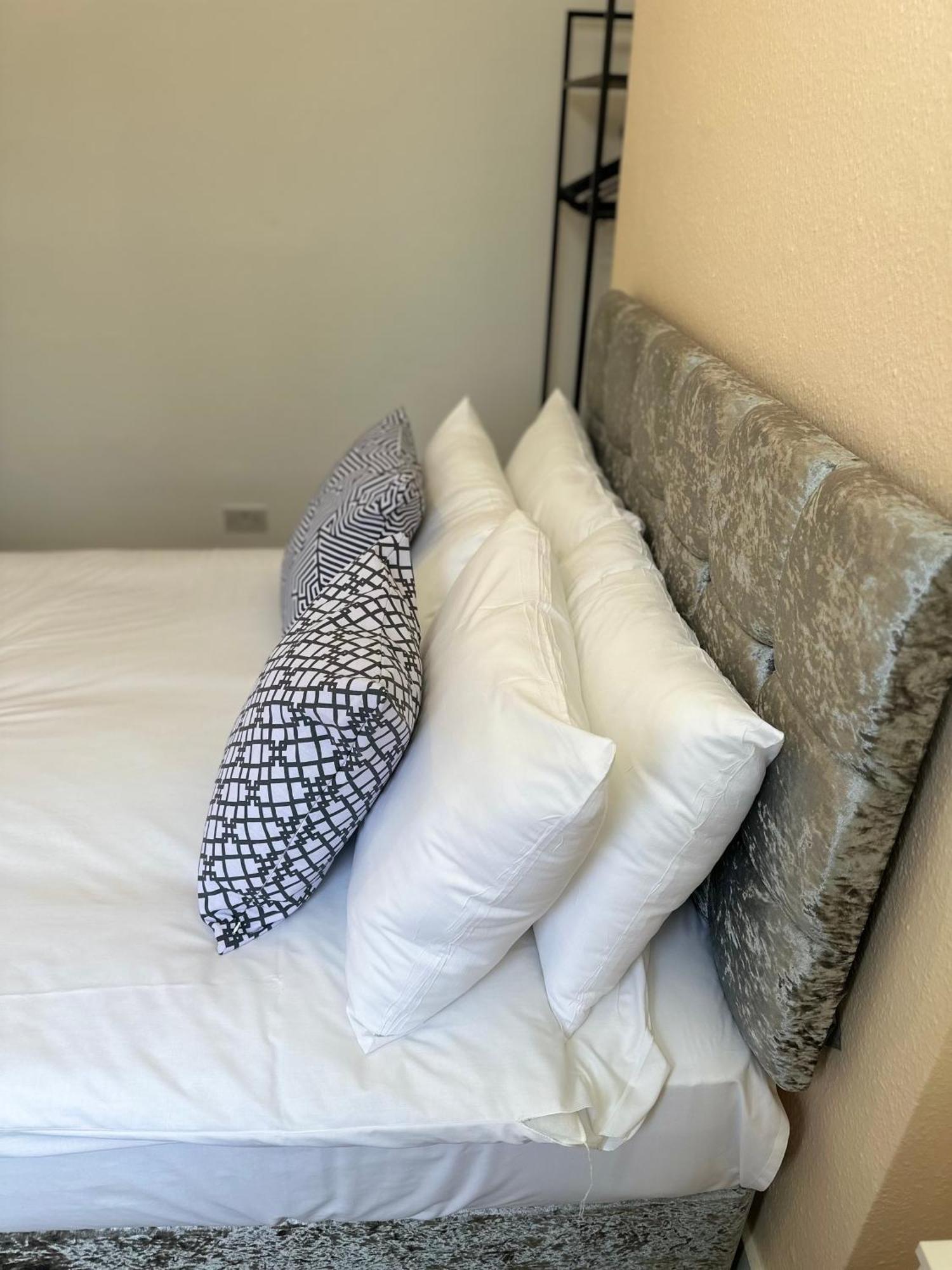 Newly Decorated 5-bed Hackney Townhouse * Londen