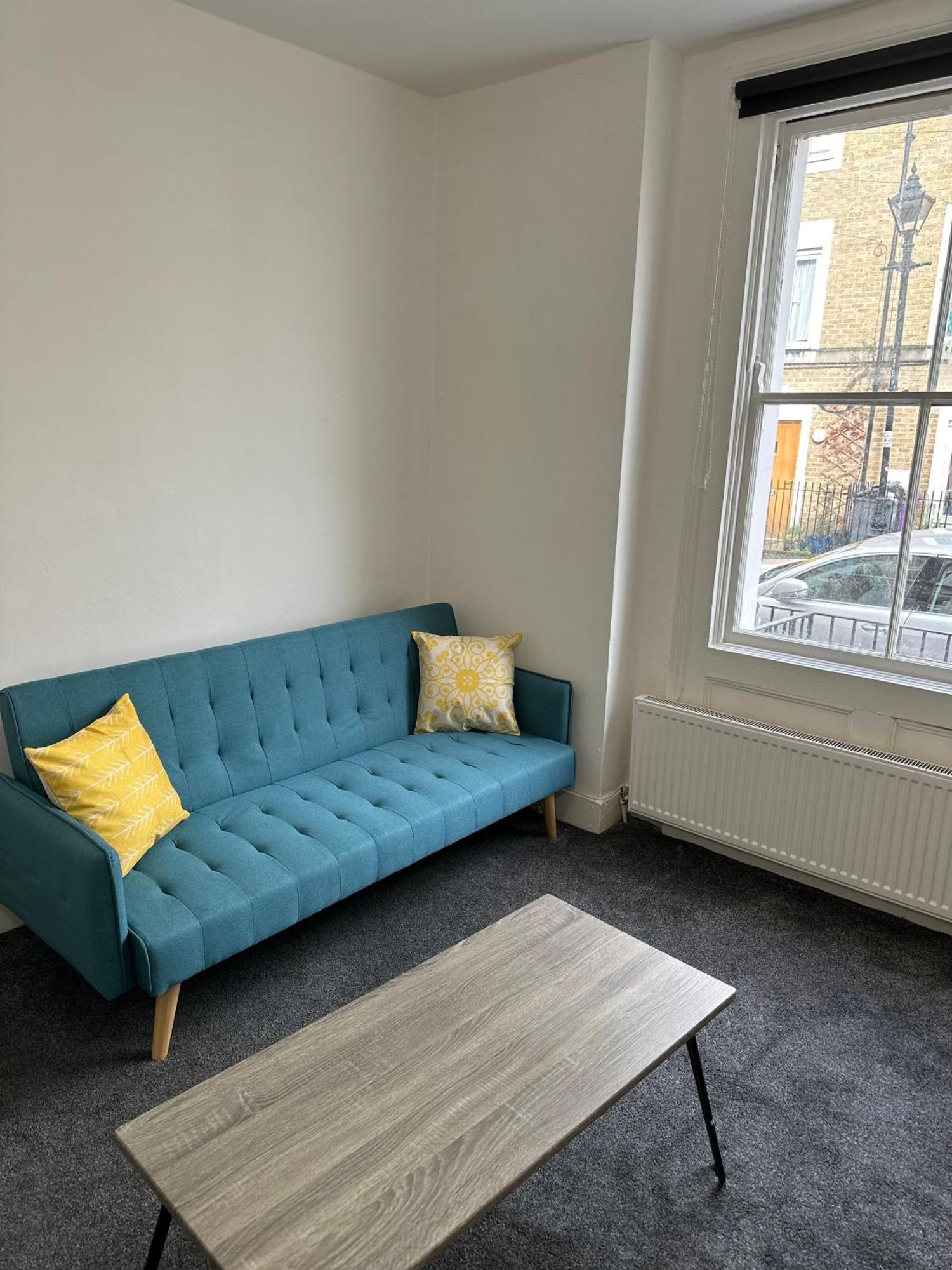 Newly Decorated 5-bed Hackney Townhouse * Londen