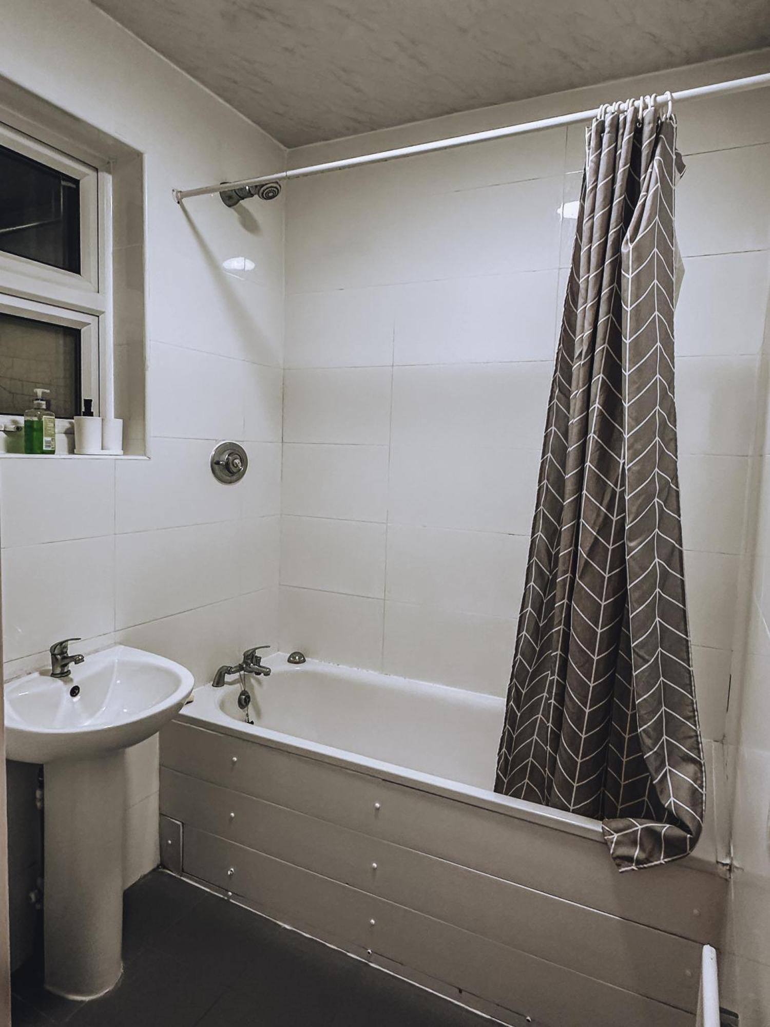 Spacious 3 In Tooting Affittacamere *