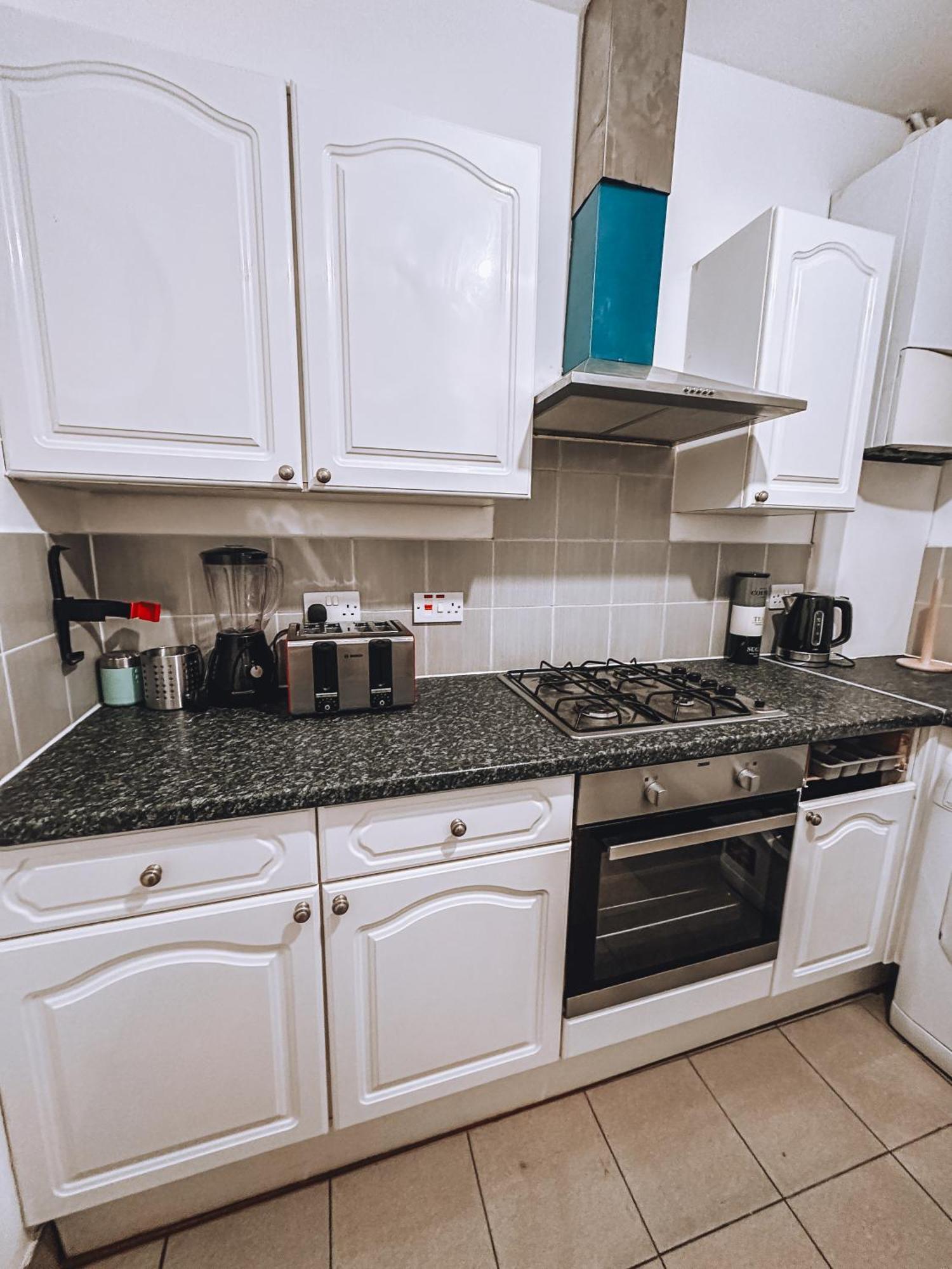 Spacious 3 In Tooting * Londra