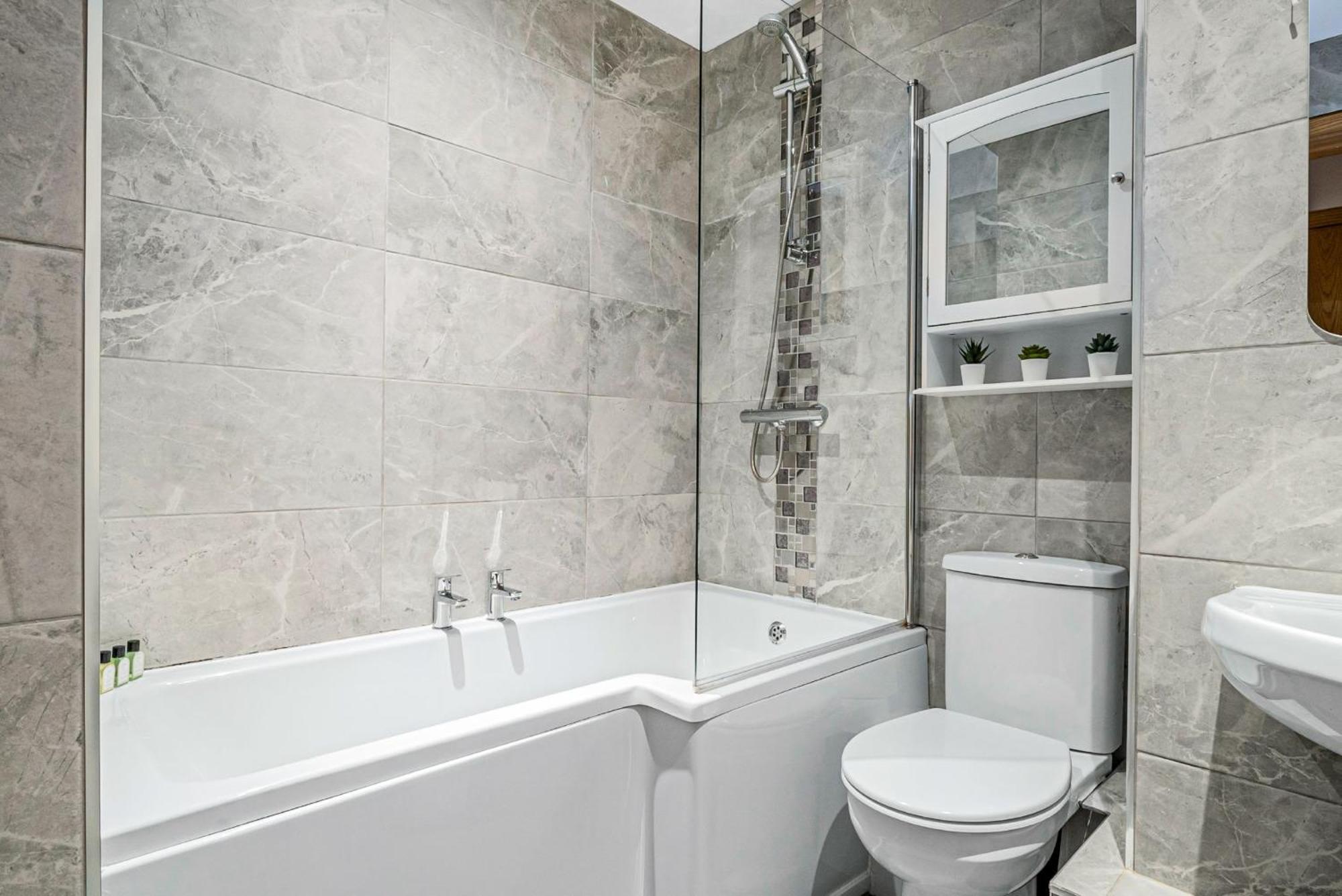 Heart Of Holborn - 2br With Patio - Cityapartmentstay * Londres