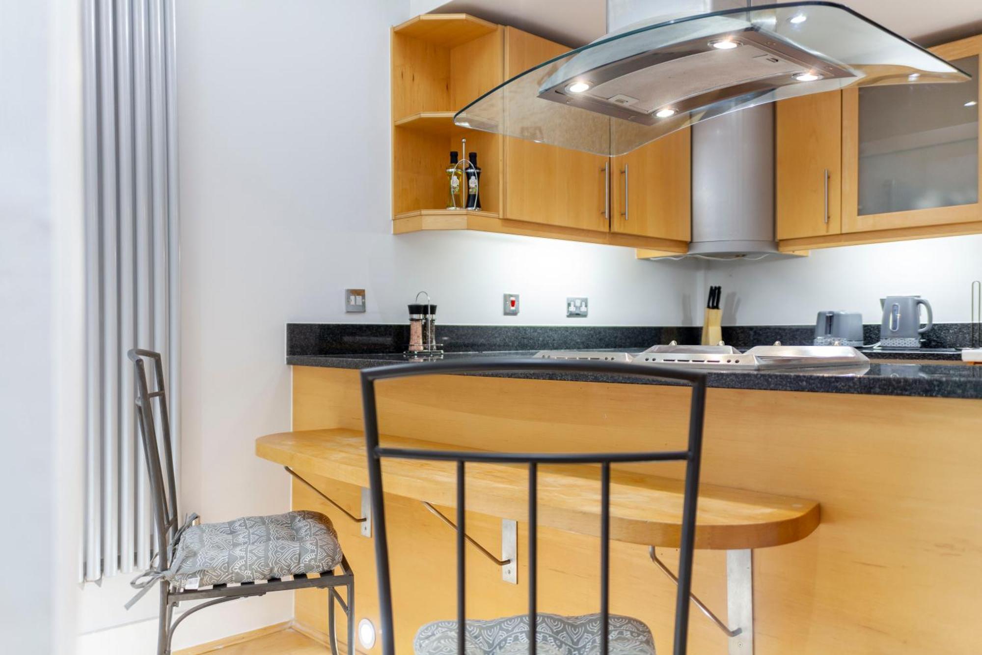 Leilighet Comfy 2br Flat W Balcony In Canary Wharf London