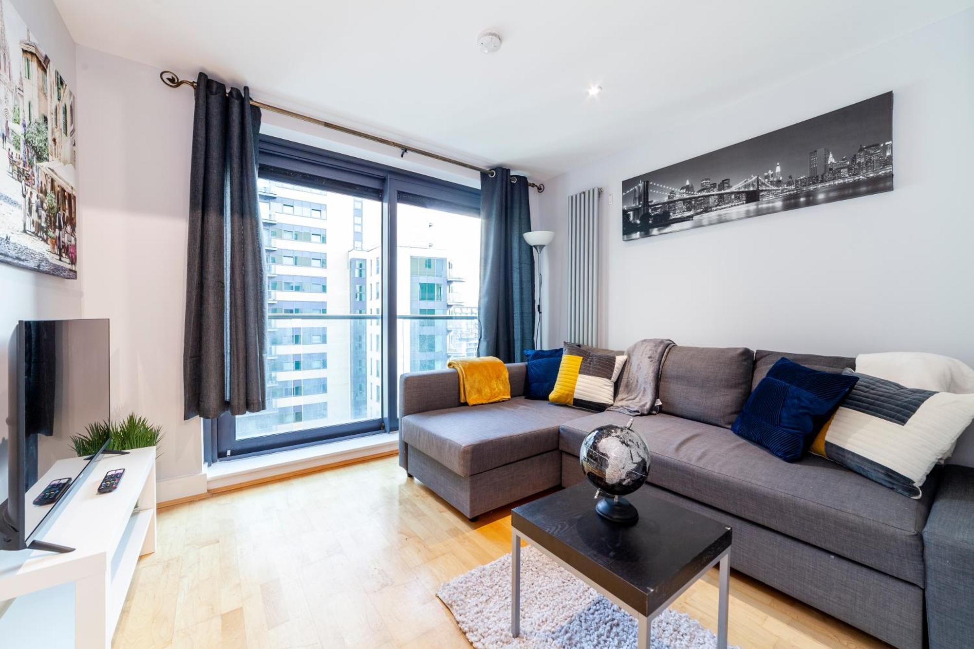 Comfy 2br Flat W Balcony In Canary Wharf Leilighet London