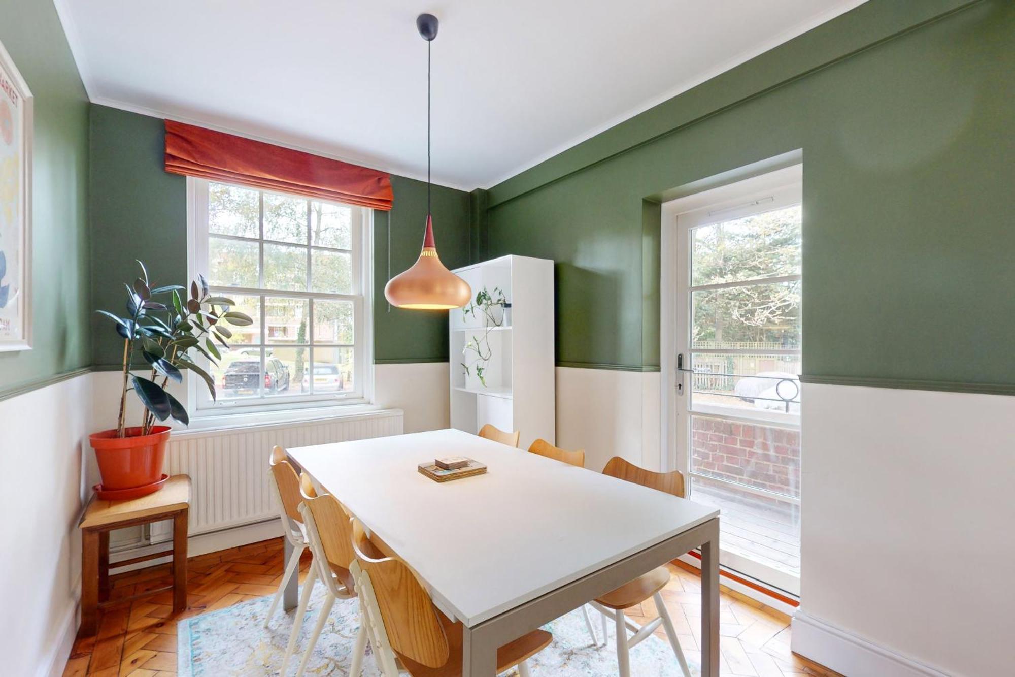 3 Bedroom Family Friendly In Hillcrest Apartment London