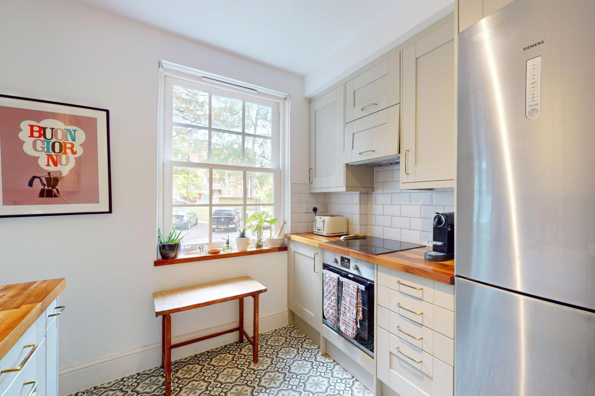 3 Bedroom Family Friendly In Hillcrest Apartment *