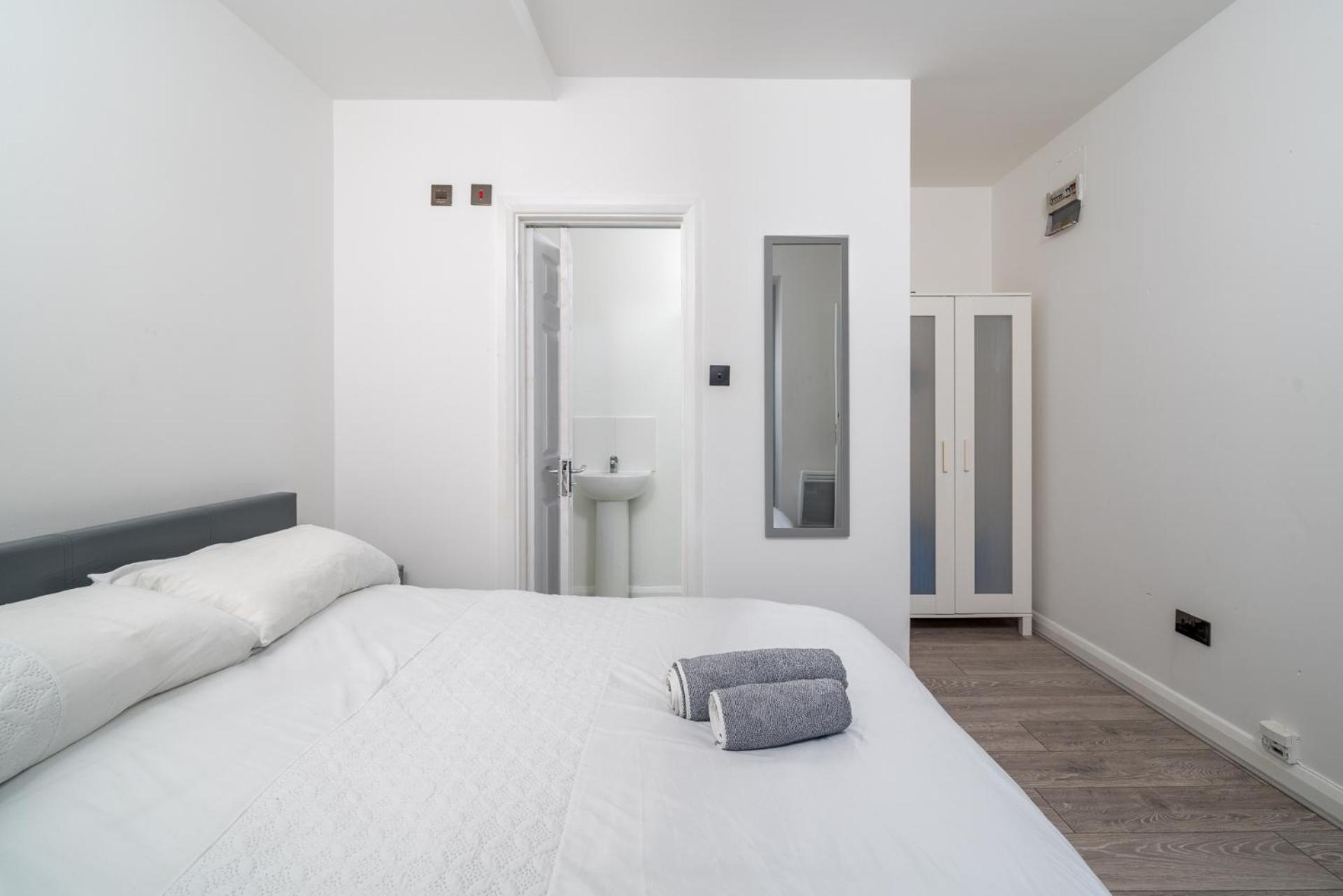 Heart Of Dalston- Trendy Compact Studio Flat * London