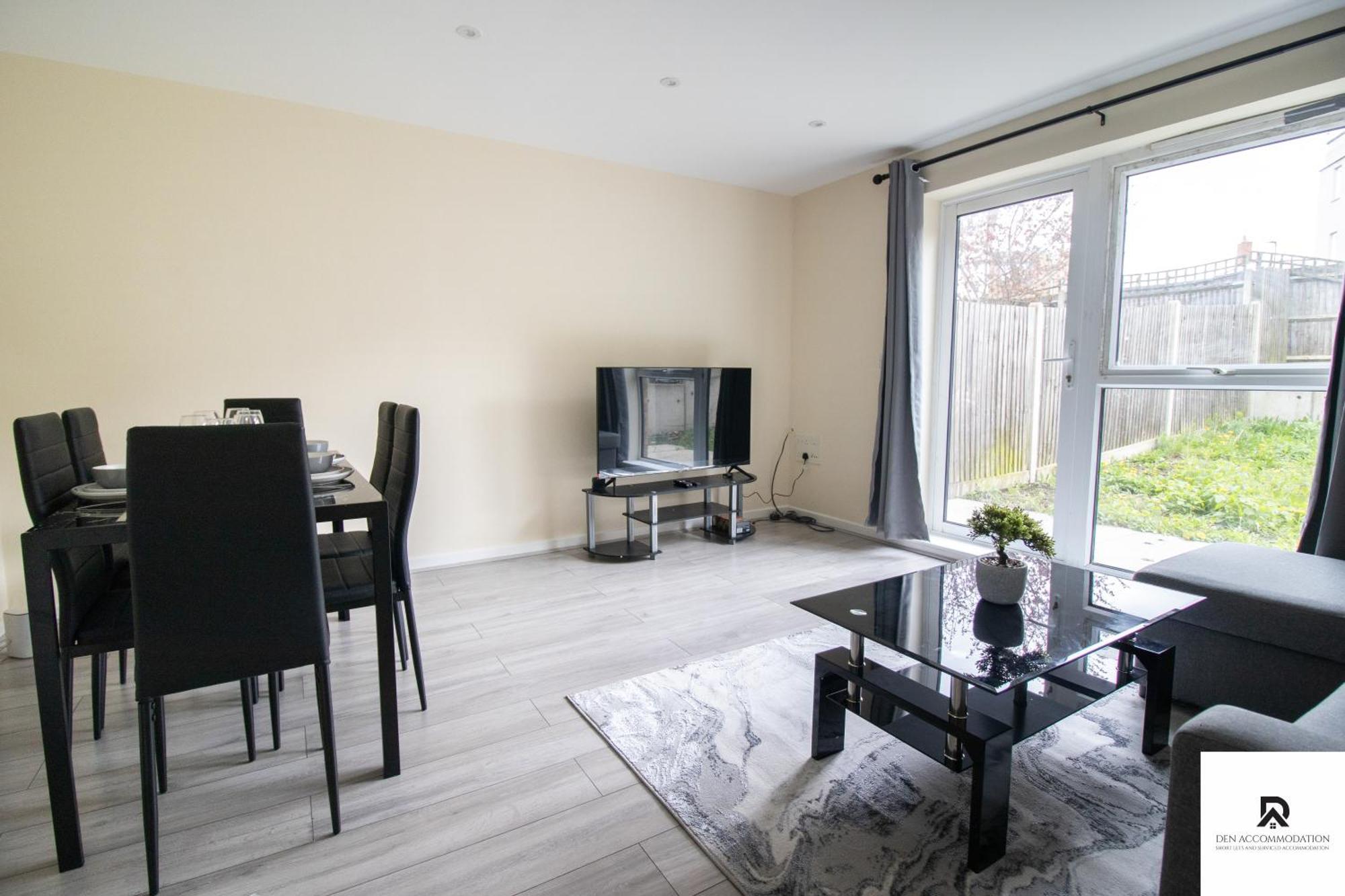 Holiday home Newly Launched Two Bedroom House By Den Short Lets & Serviced With Garden London