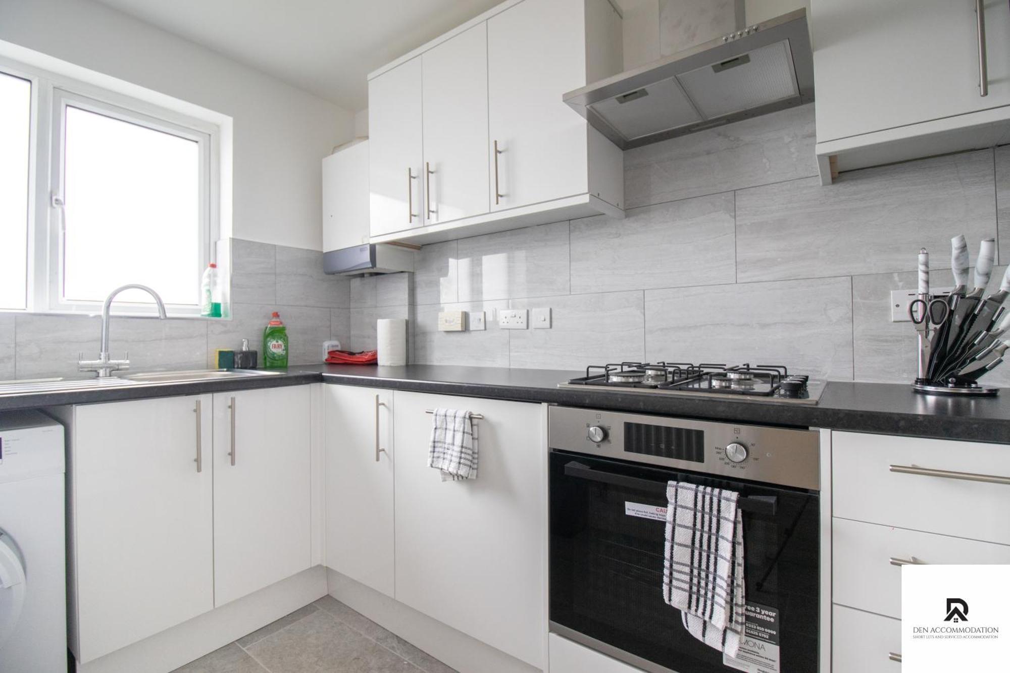 Newly Launched Two Bedroom House By Den Short Lets & Serviced With Garden Holiday home
