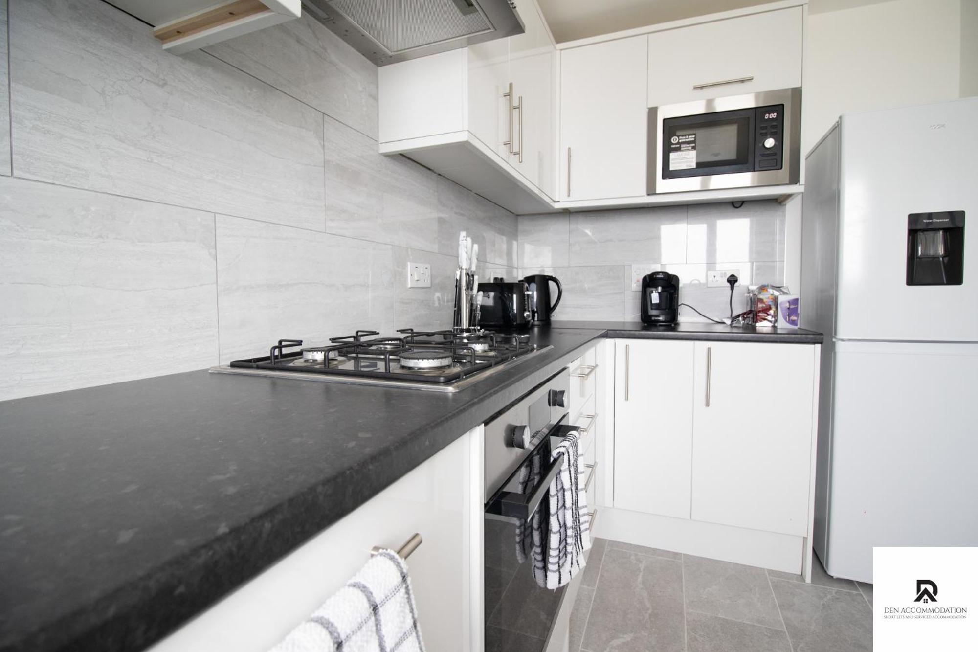 Newly Launched Two Bedroom House By Den Short Lets & Serviced With Garden Holiday home