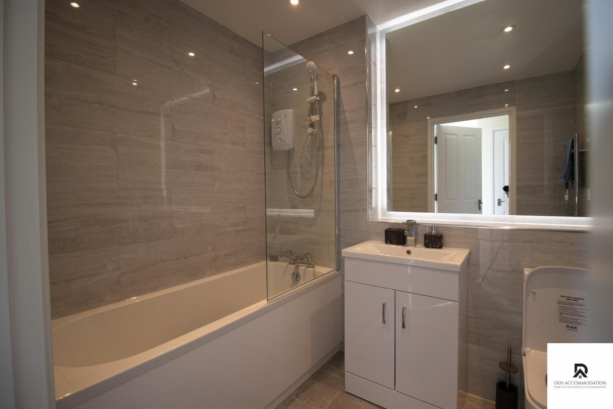 Holiday home Newly Launched Two Bedroom House By Den Short Lets & Serviced With Garden *