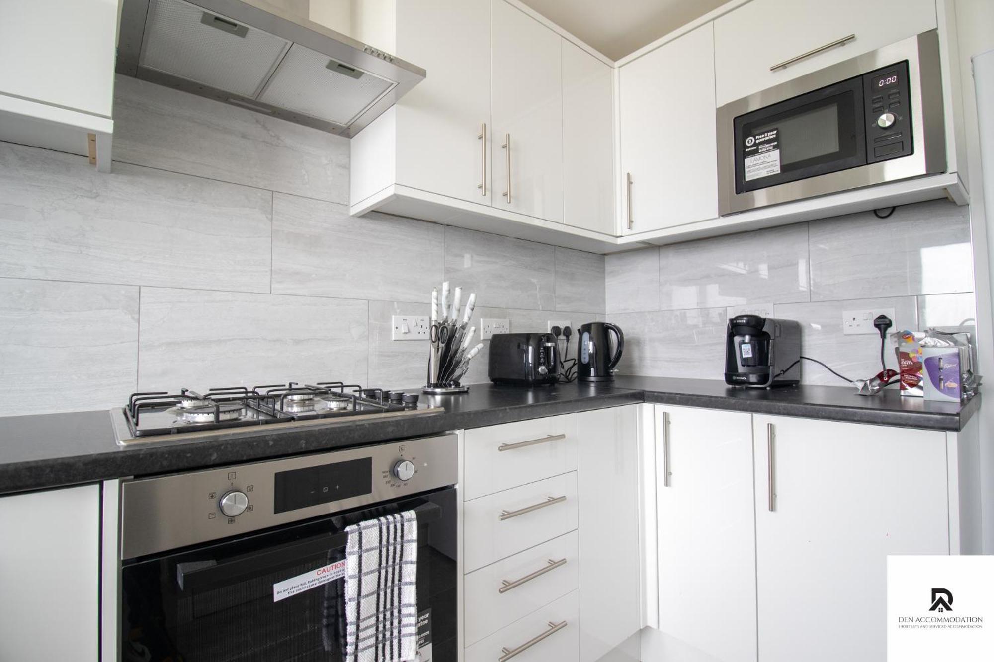 Newly Launched Two Bedroom House By Den Short Lets & Serviced With Garden Holiday home *